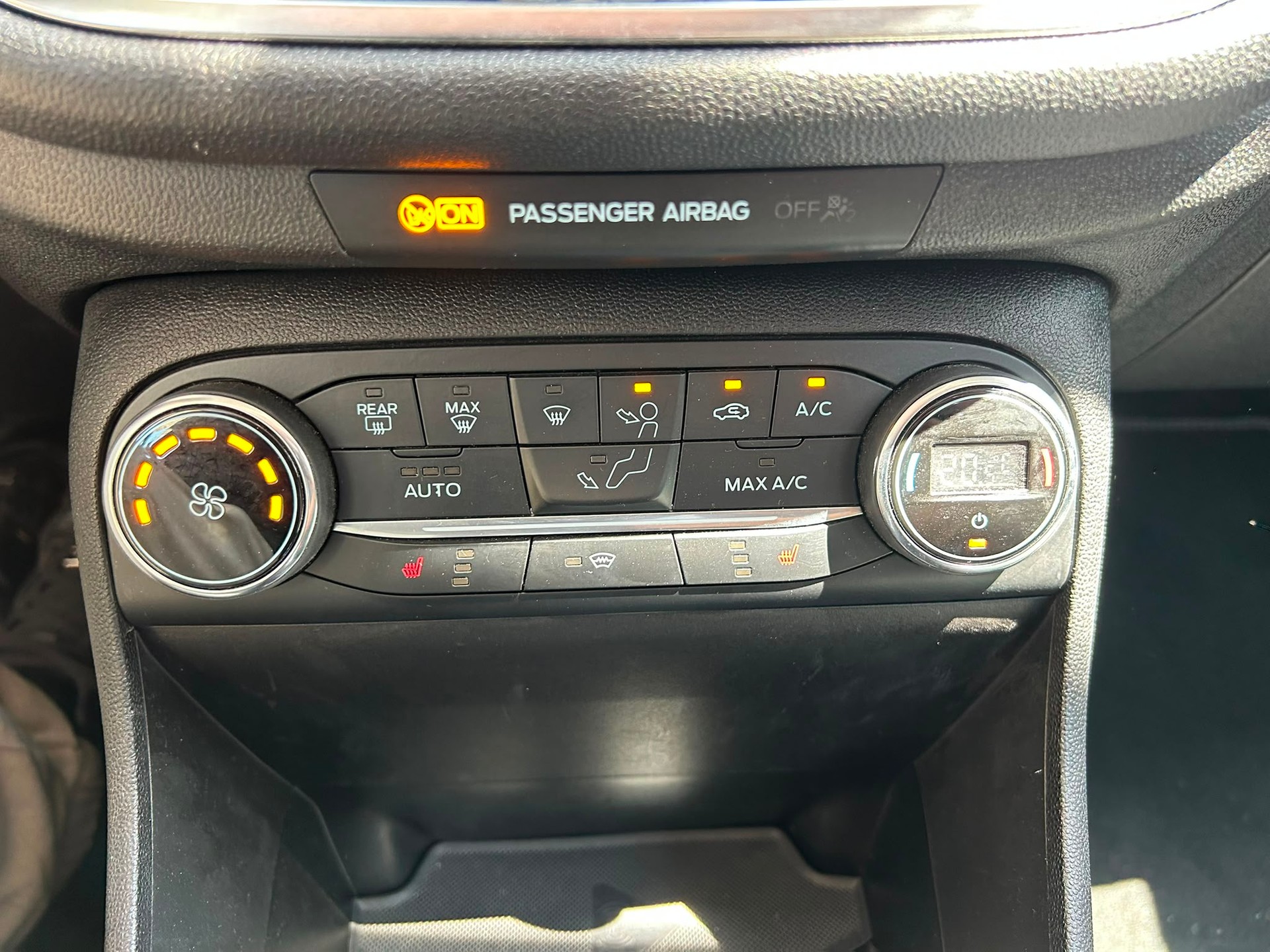 FORD Fiesta 1.0 SCTi Titanium-image-12