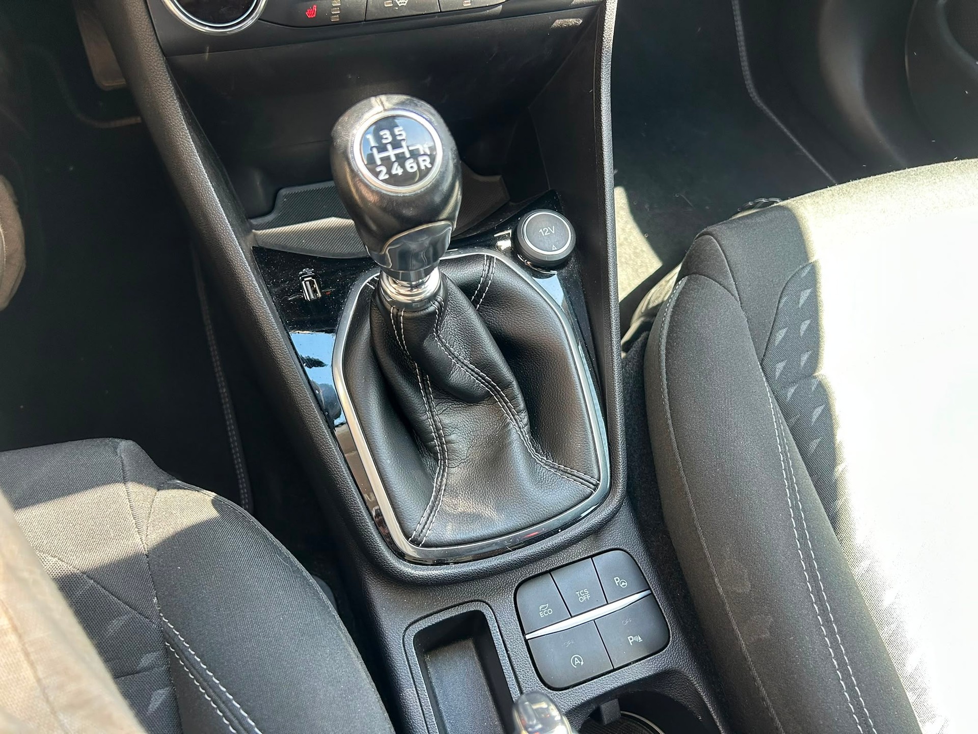 FORD Fiesta 1.0 SCTi Titanium-image-11