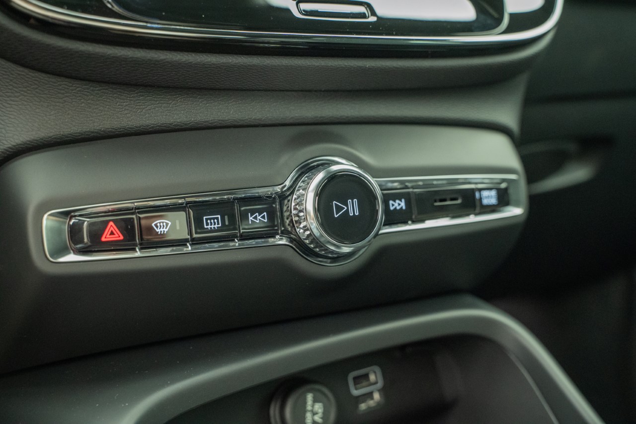 VOLVO XC40 1.5 T5 PiH Ultimate Dark-image-11