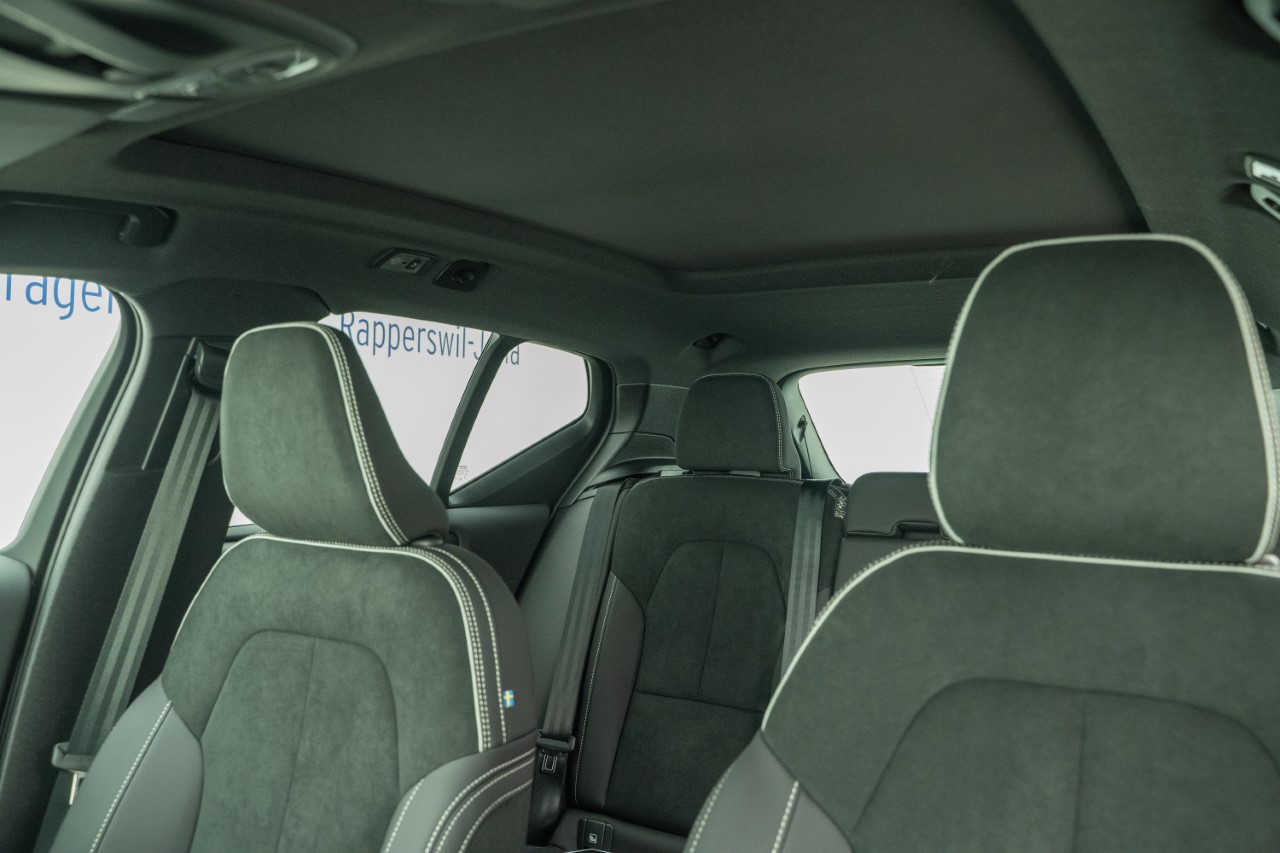 VOLVO XC40 1.5 T5 PiH Ultimate Dark-image-8