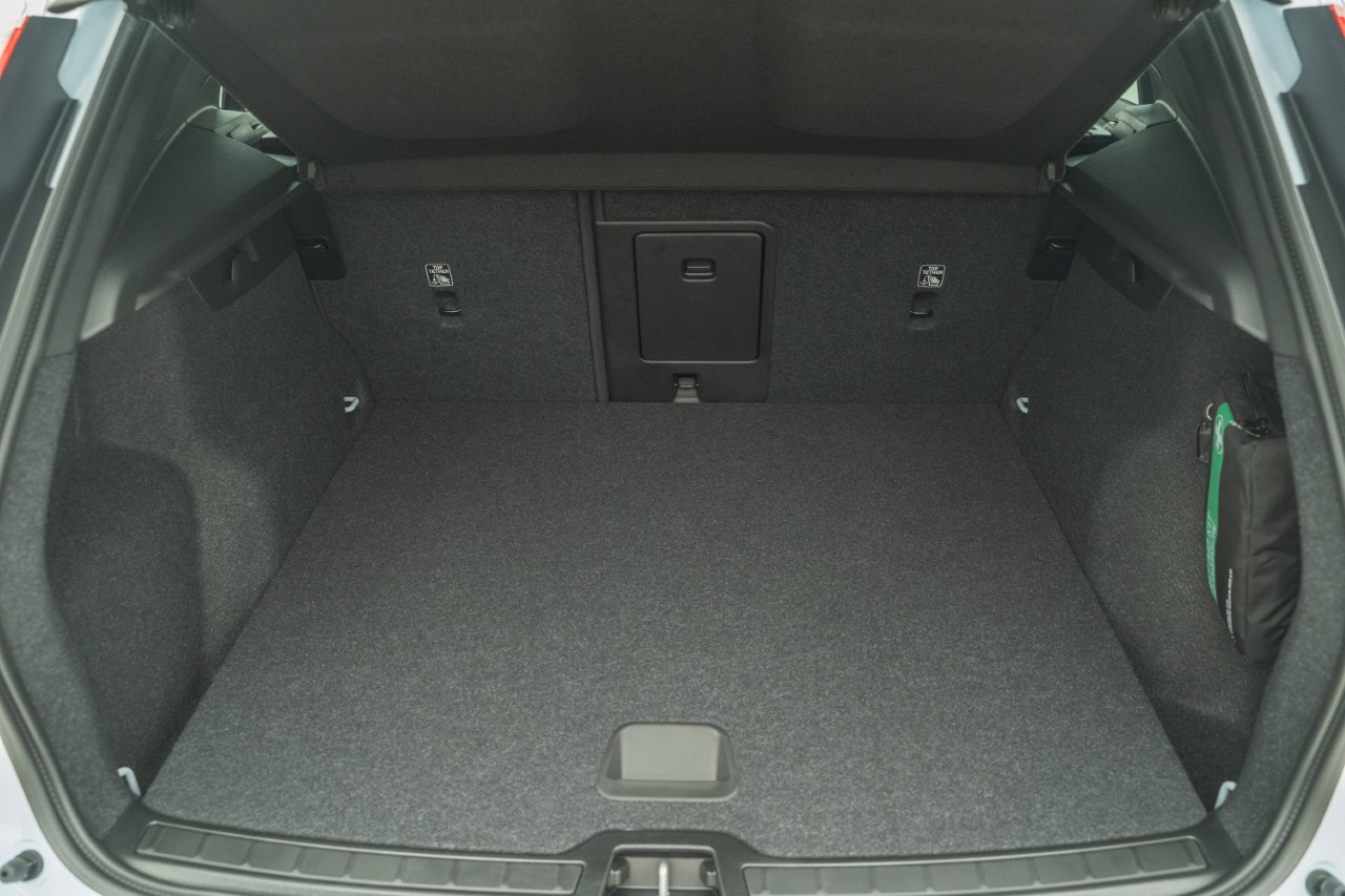 VOLVO XC40 1.5 T5 PiH Ultimate Dark-image-4