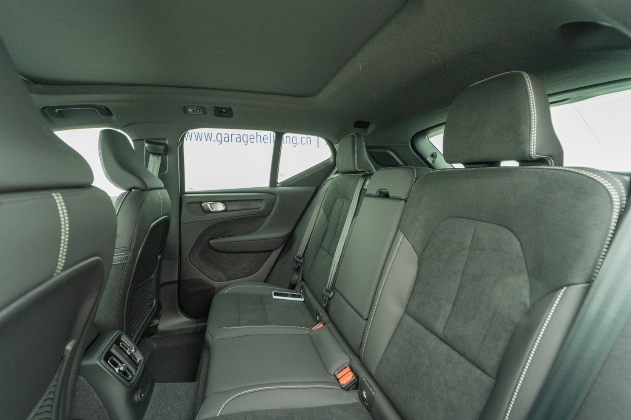 VOLVO XC40 1.5 T5 PiH Ultimate Dark-image-9