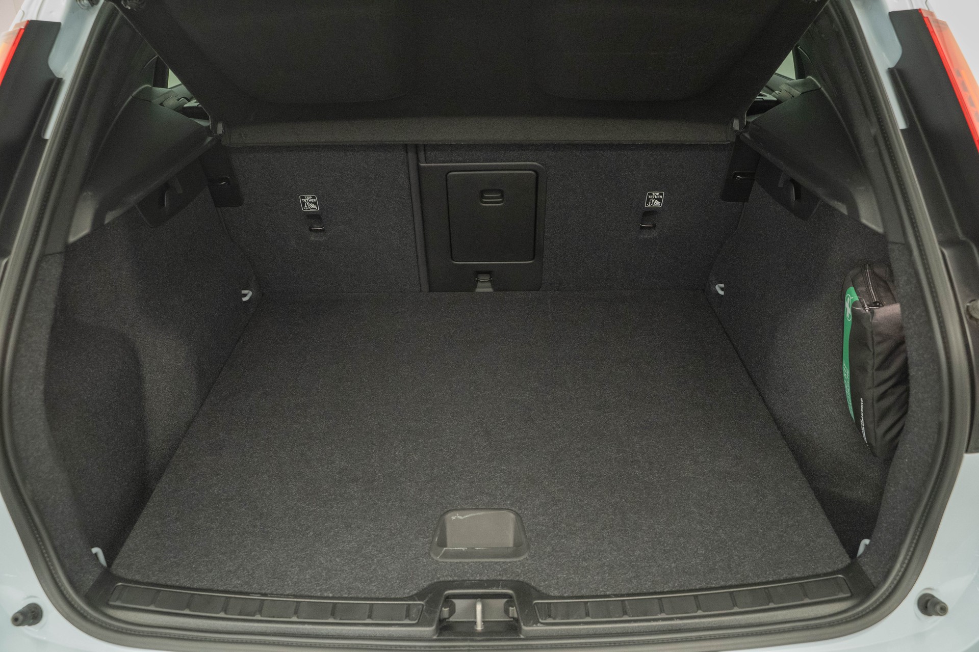 VOLVO XC40 1.5 T5 PiH Ultimate Dark-image-4