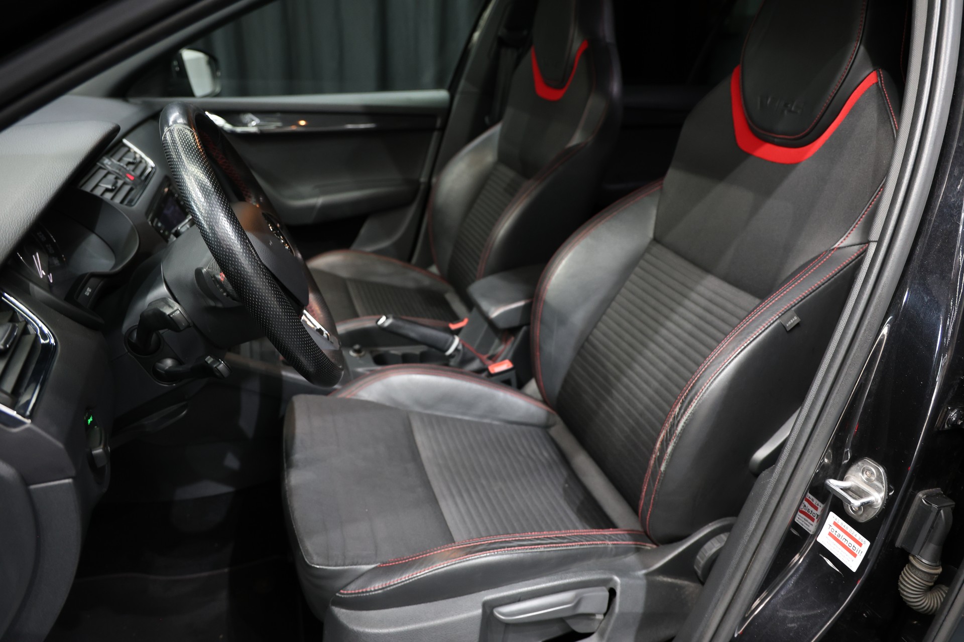 SKODA Octavia Combi 2.0 TDI RS DSG-image-2