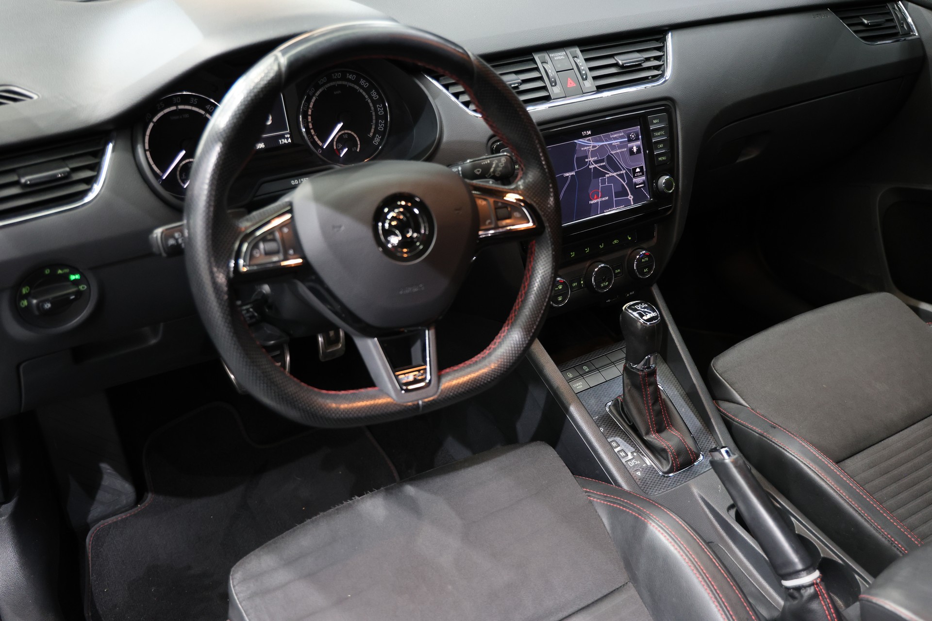 SKODA Octavia Combi 2.0 TDI RS DSG-image-1