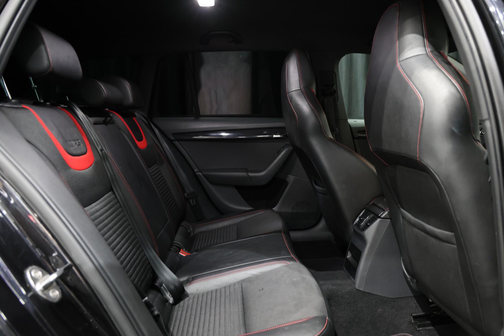 SKODA Octavia Combi 2.0 TDI RS DSG-image-15