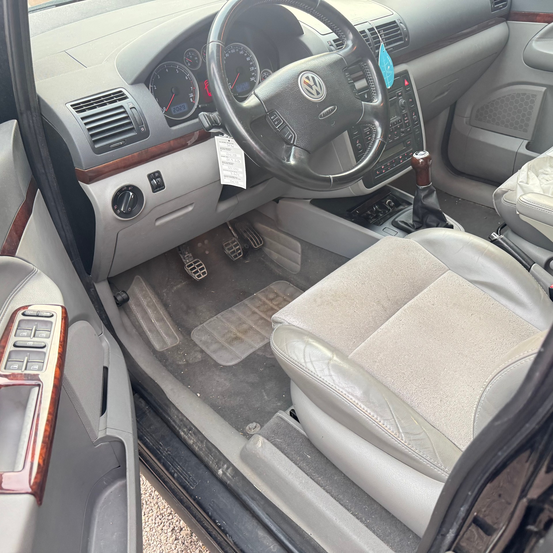 VW Sharan 2.8 V6 Highline 4Motion-image-4