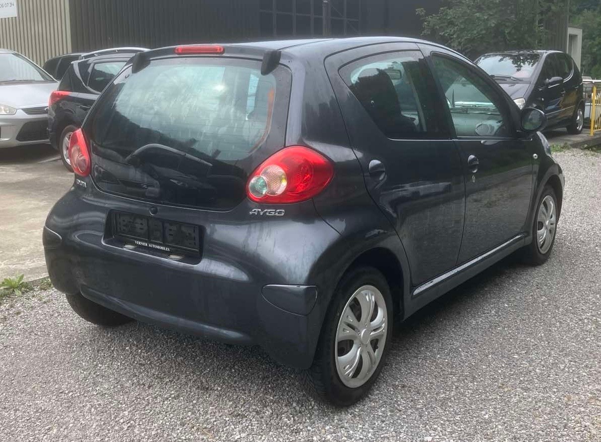 TOYOTA Aygo 1.0-image-2