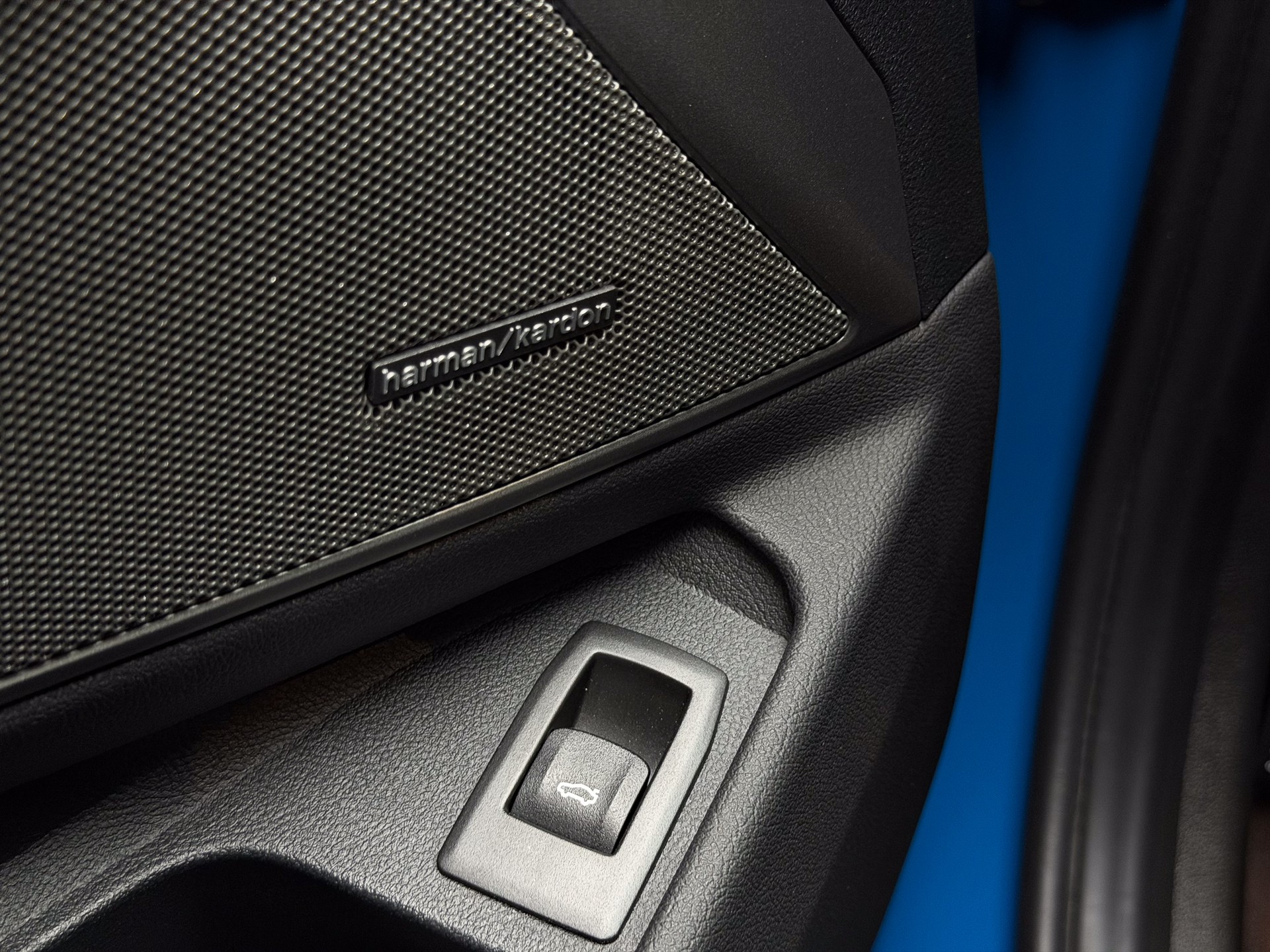BMW M3 CS Touring xDrive-image-12
