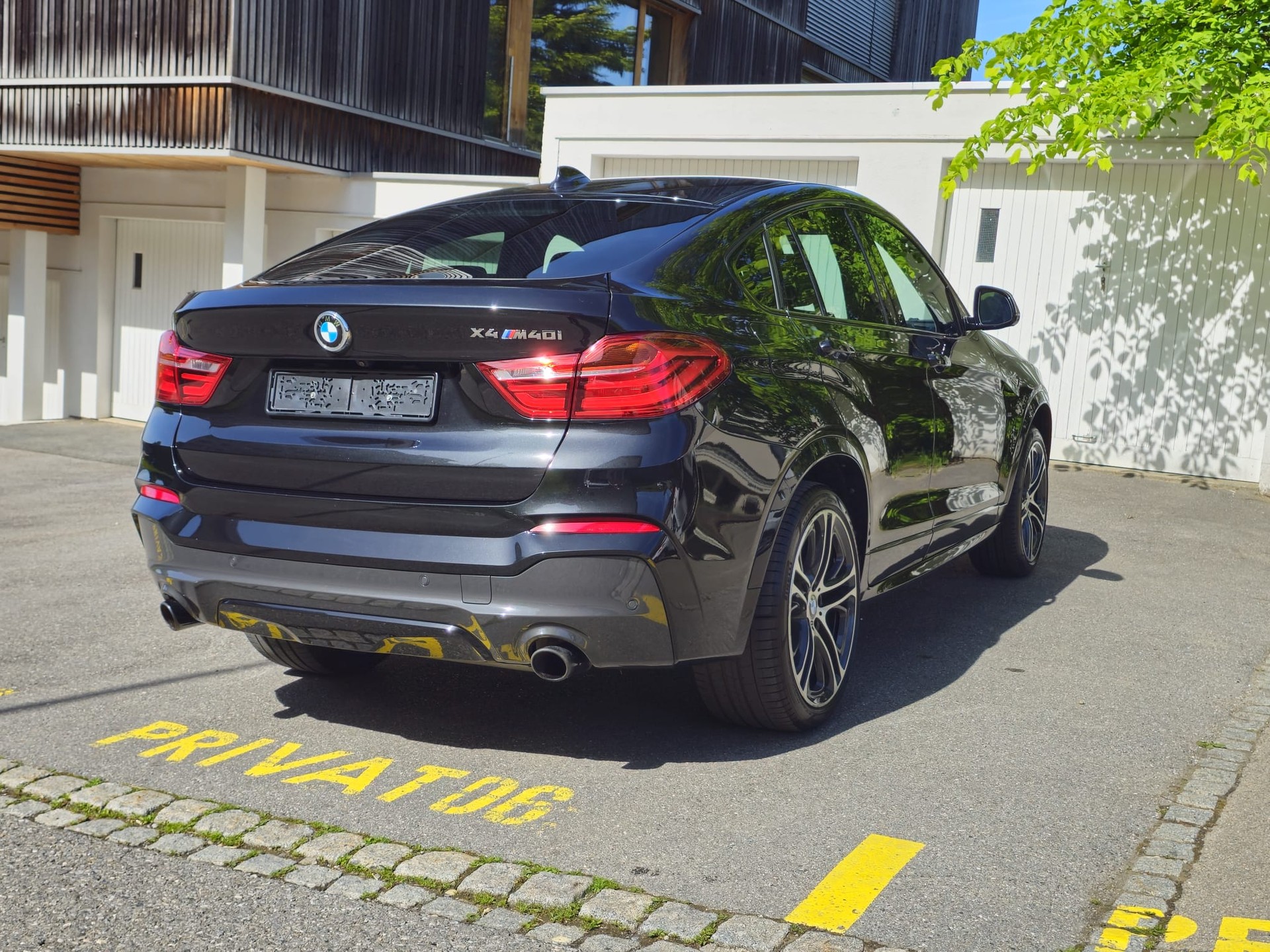 BMW M40i-image-3