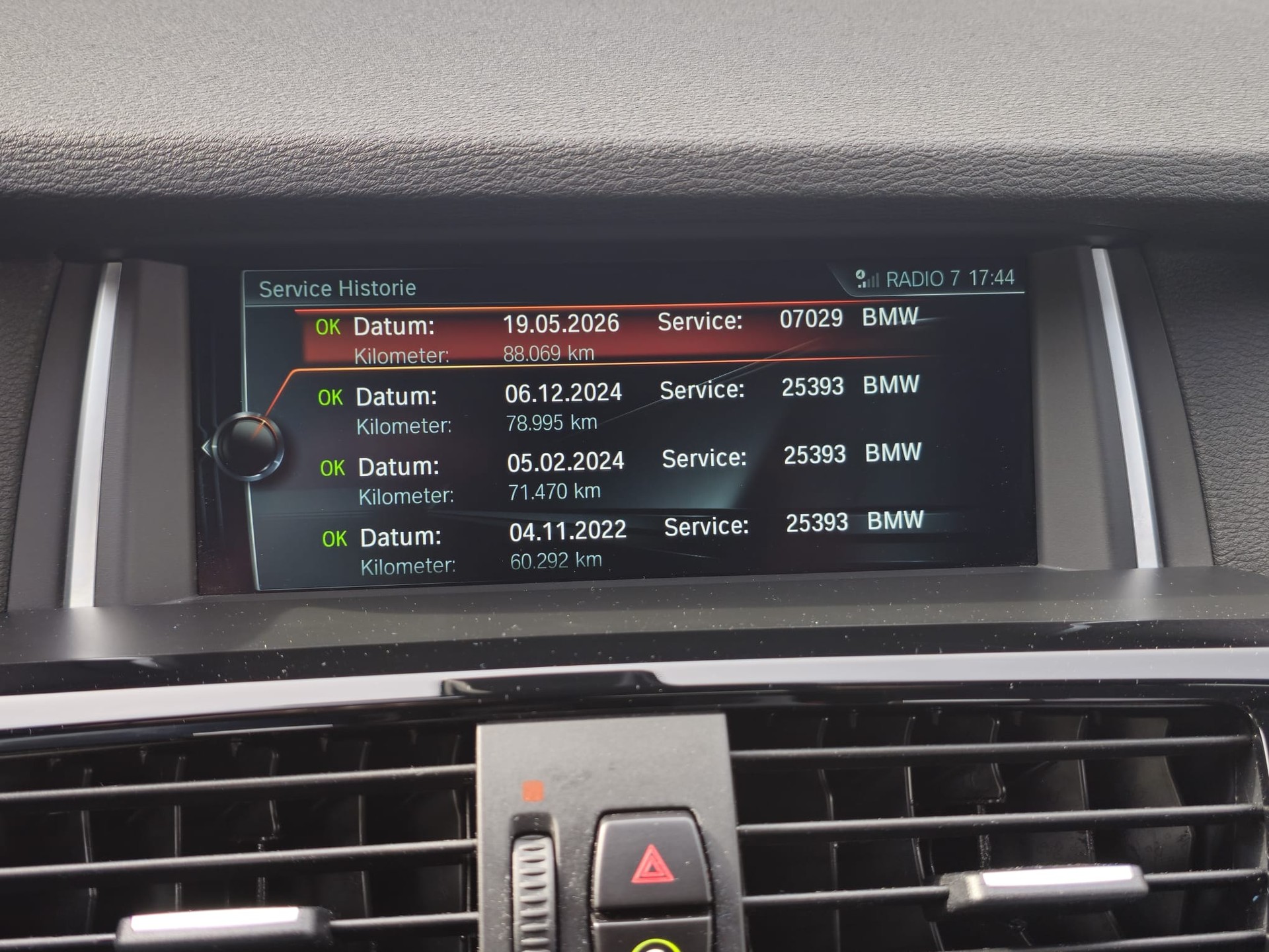 BMW M40i-image-5