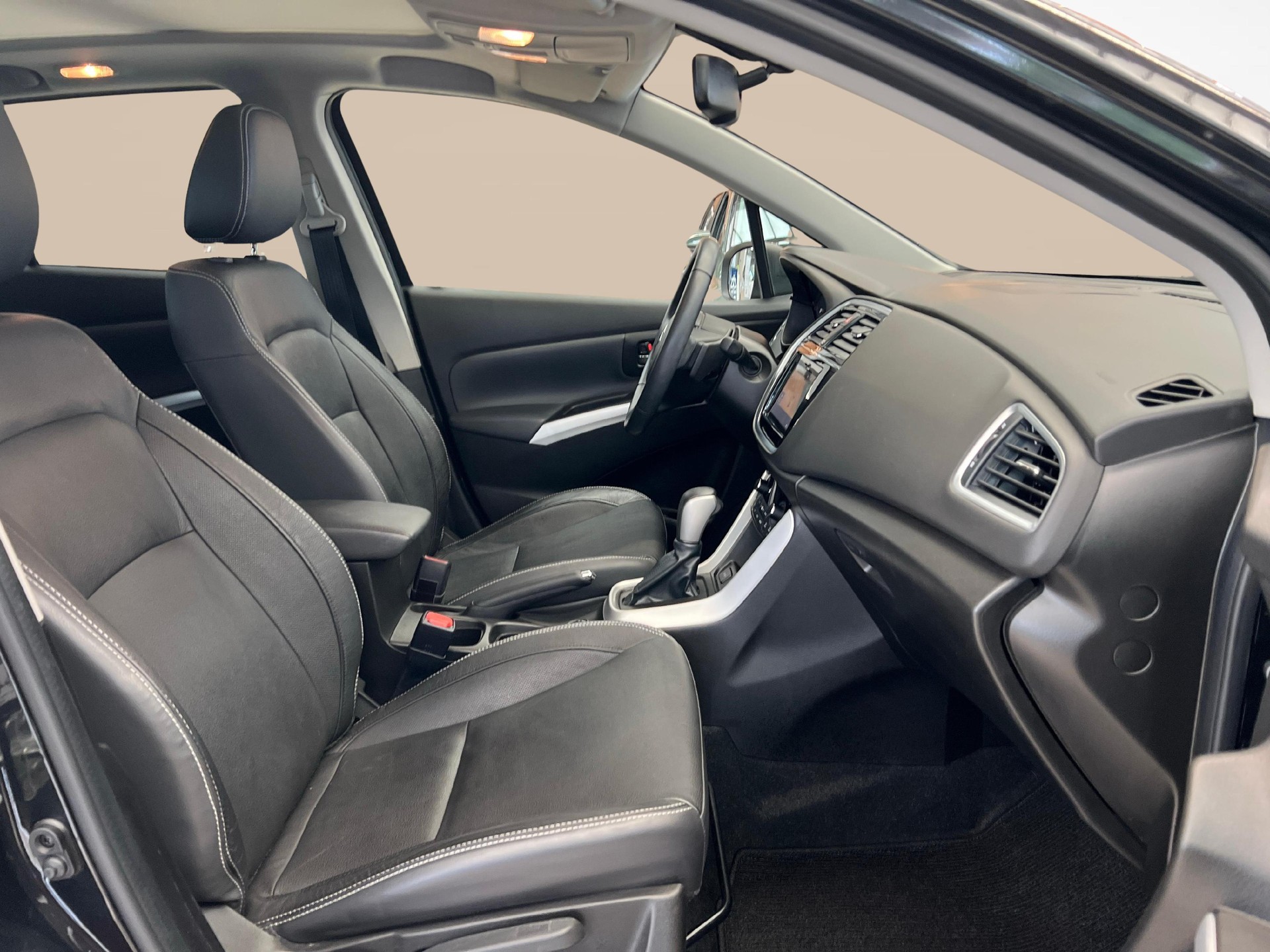 SUZUKI SX4 S-Cross 1.4 T Piz Sulai Top Hybrid 4x4-image-9