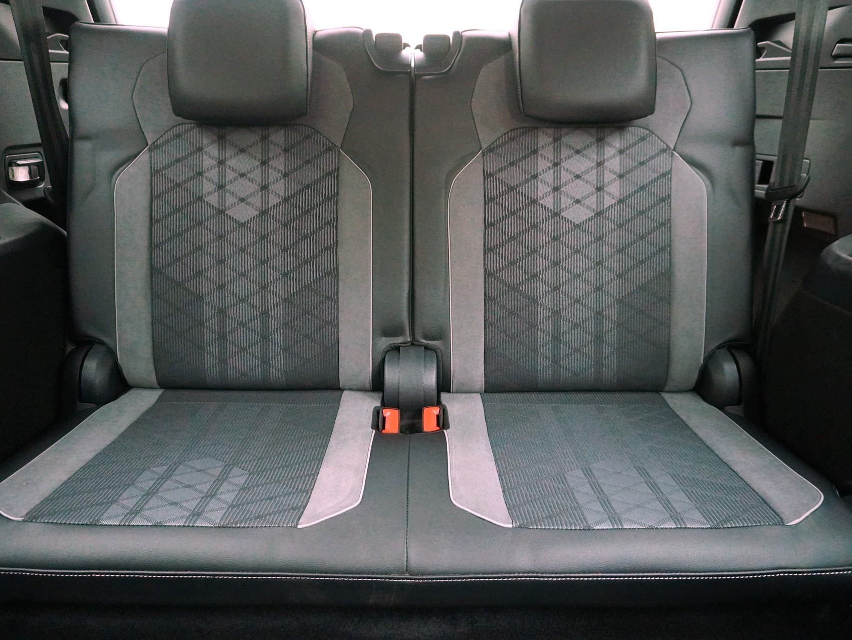 VW Tiguan Allspace 2.0 TSI DSG R-Line Black Style 4Motion-image-12