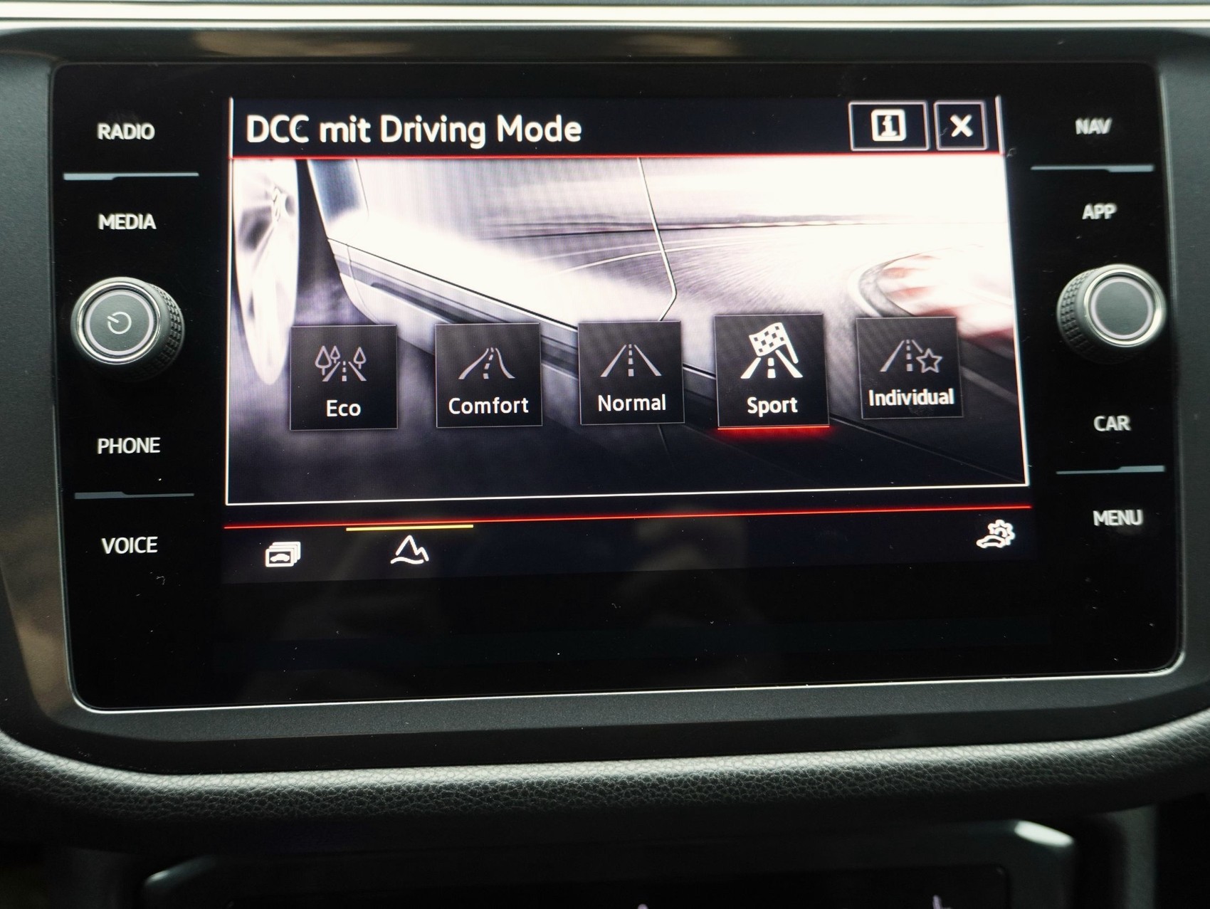 VW Tiguan Allspace 2.0 TSI DSG R-Line Black Style 4Motion-image-23