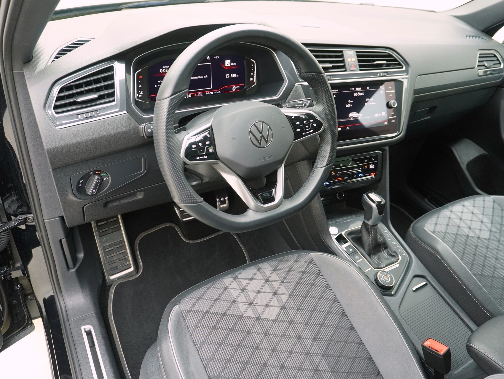 VW Tiguan Allspace 2.0 TSI DSG R-Line Black Style 4Motion-image-8