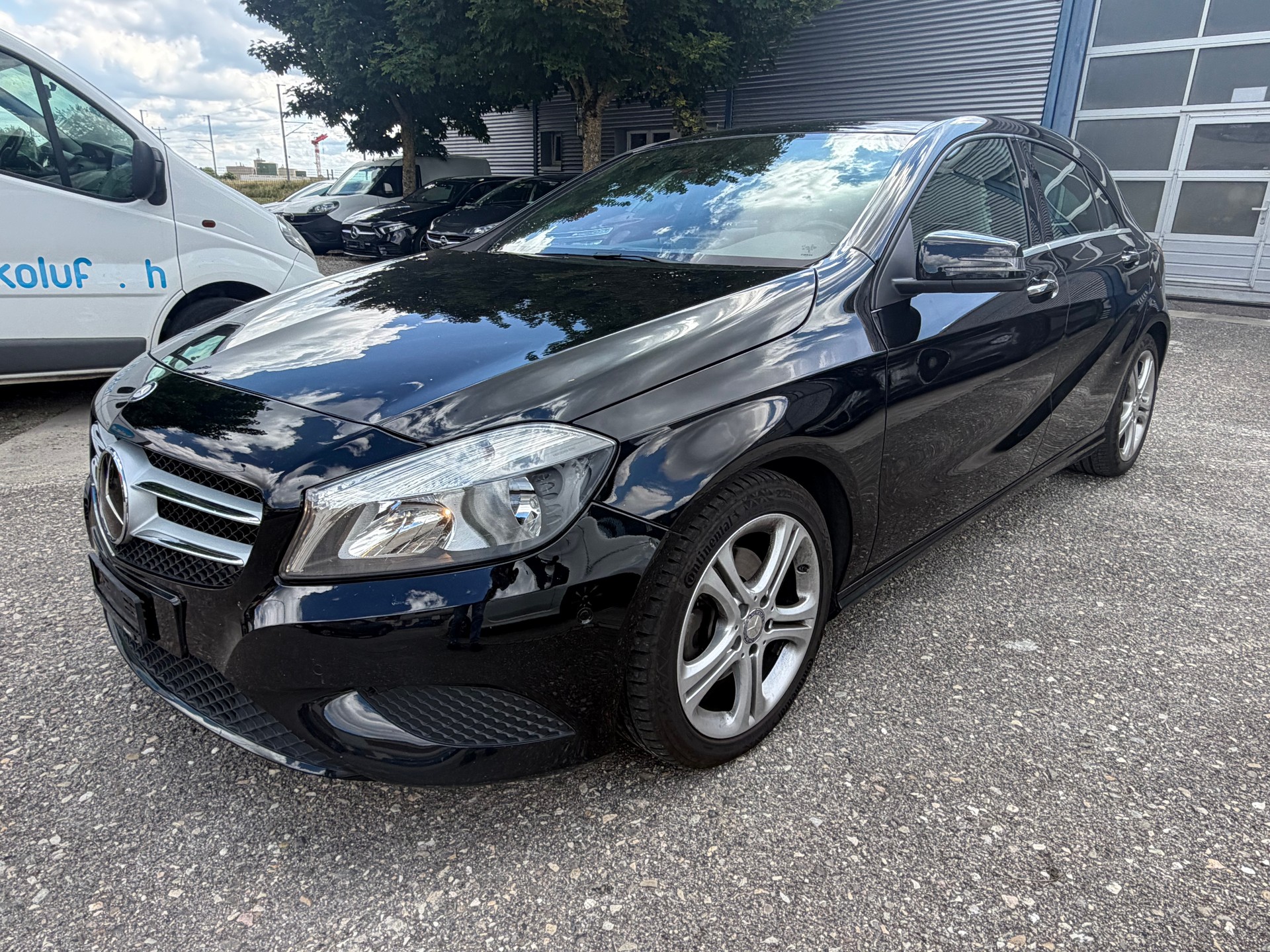MERCEDES-BENZ A 220 Style 4Matic 7G-DCT-image-2
