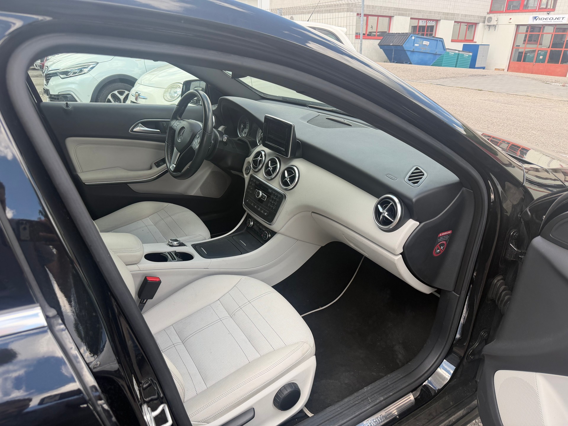MERCEDES-BENZ A 220 Style 4Matic 7G-DCT-image-6