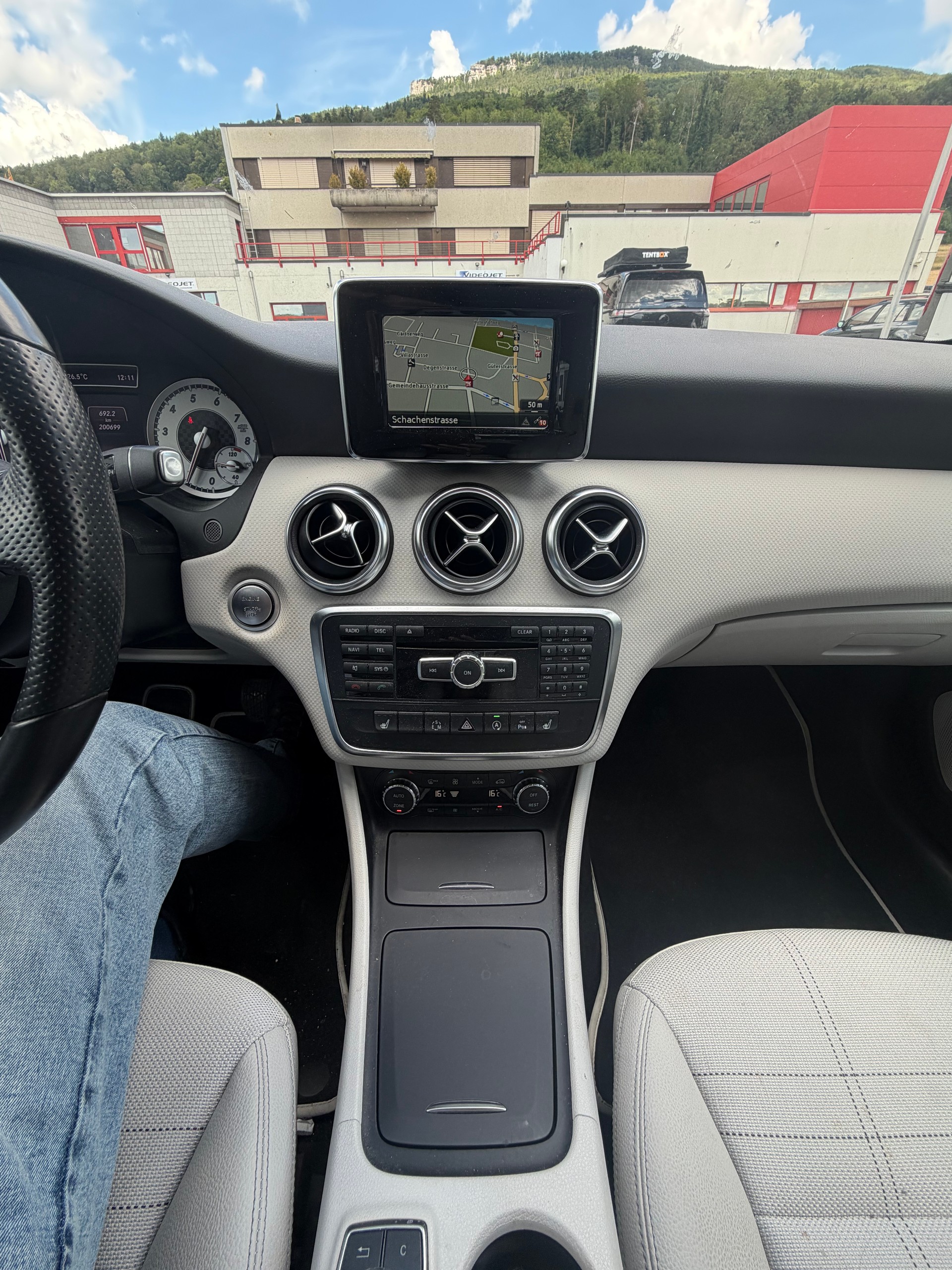MERCEDES-BENZ A 220 Style 4Matic 7G-DCT-image-11