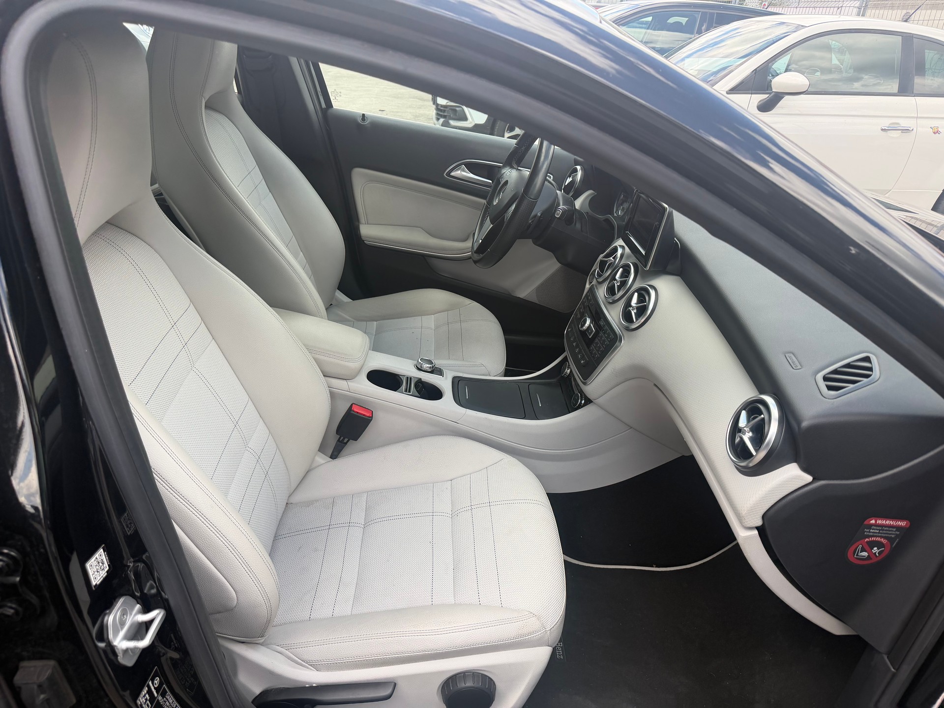 MERCEDES-BENZ A 220 Style 4Matic 7G-DCT-image-8