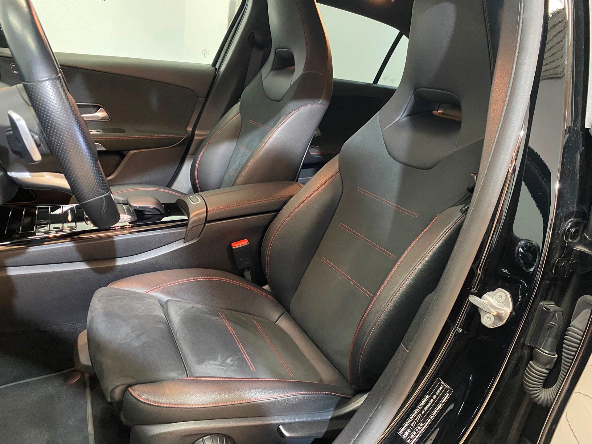 MERCEDES-BENZ A 200 AMG Line 7G-DCT-image-6