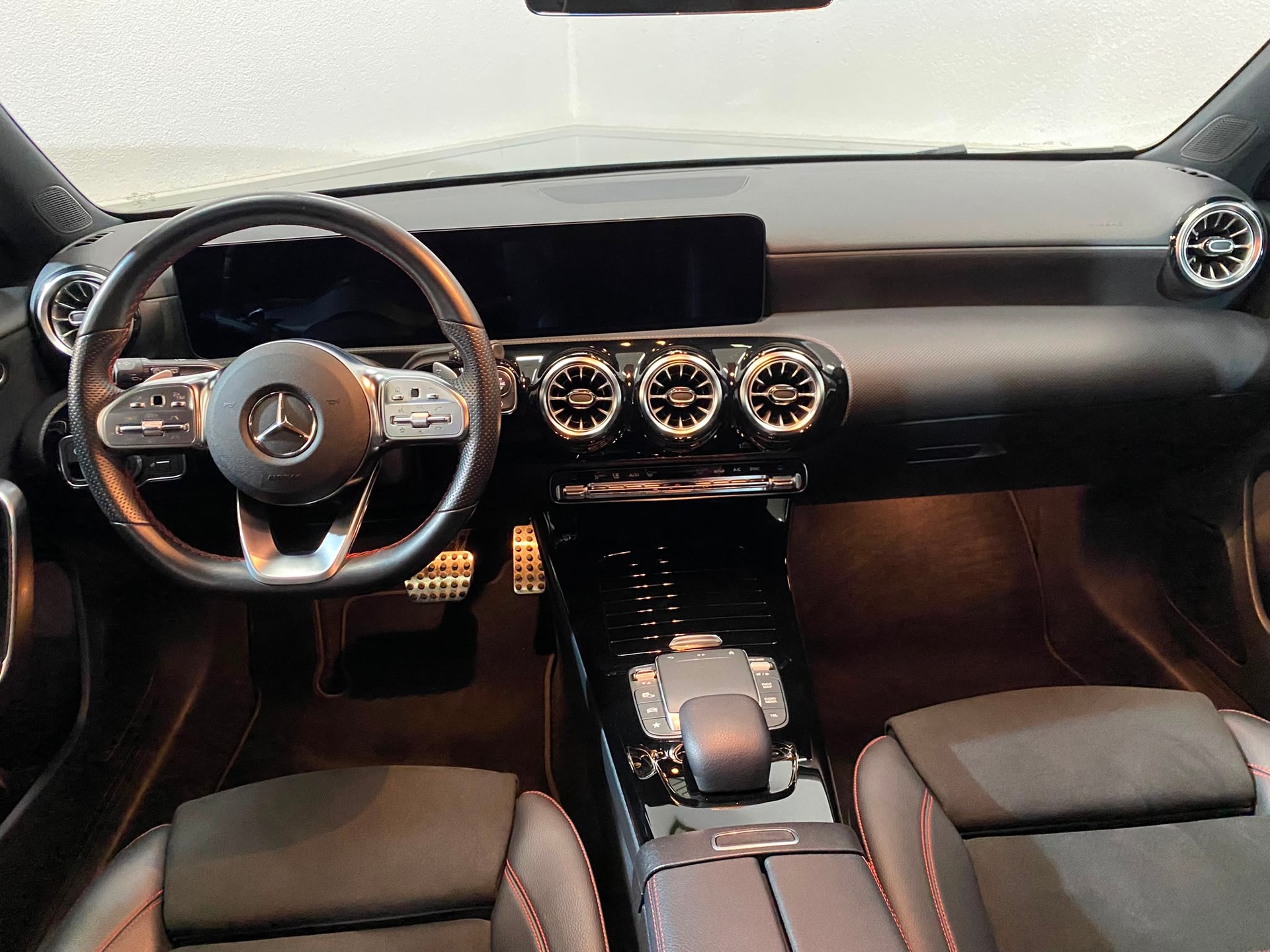 MERCEDES-BENZ A 200 AMG Line 7G-DCT-image-10