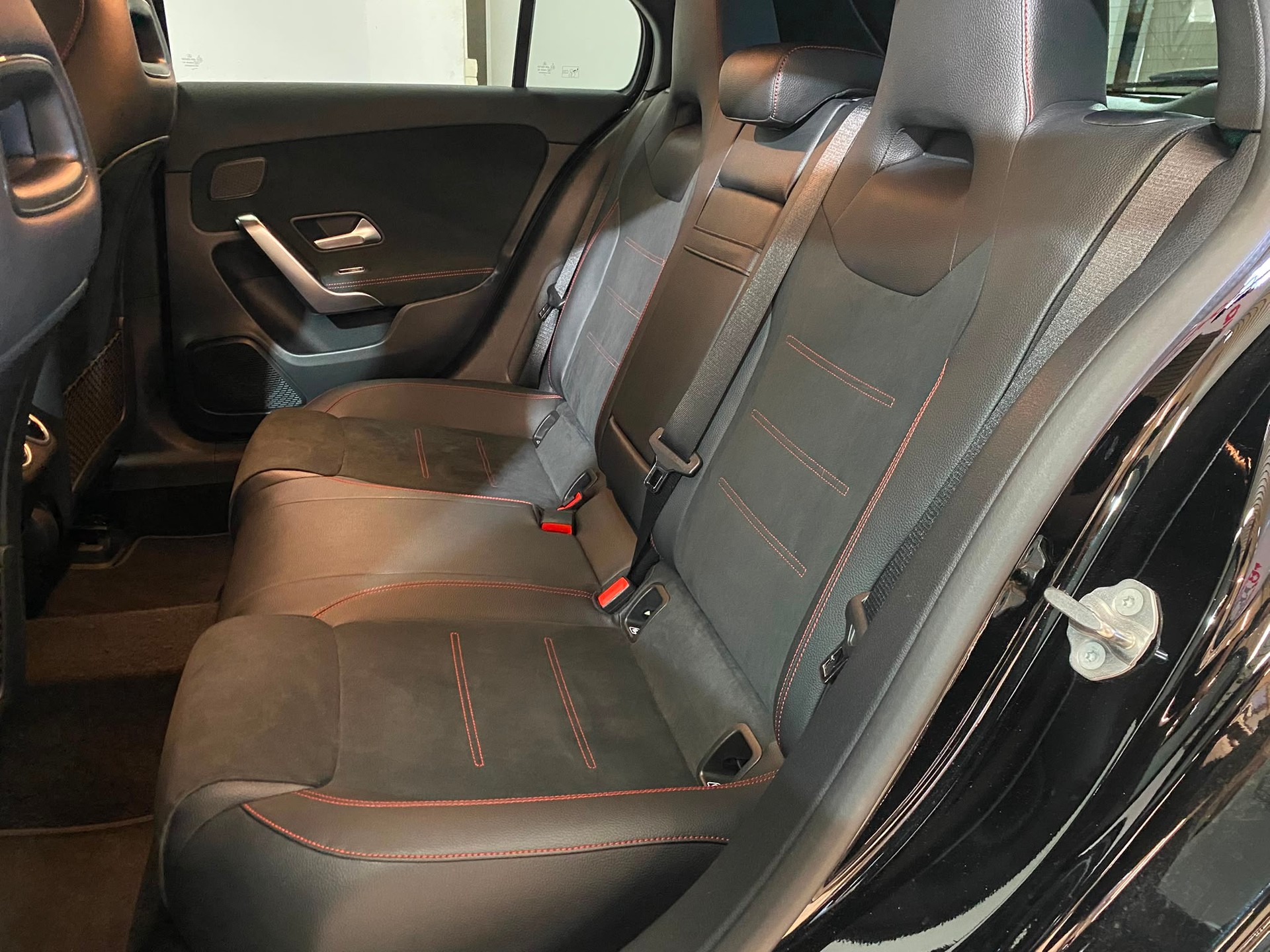 MERCEDES-BENZ A 200 AMG Line 7G-DCT-image-8
