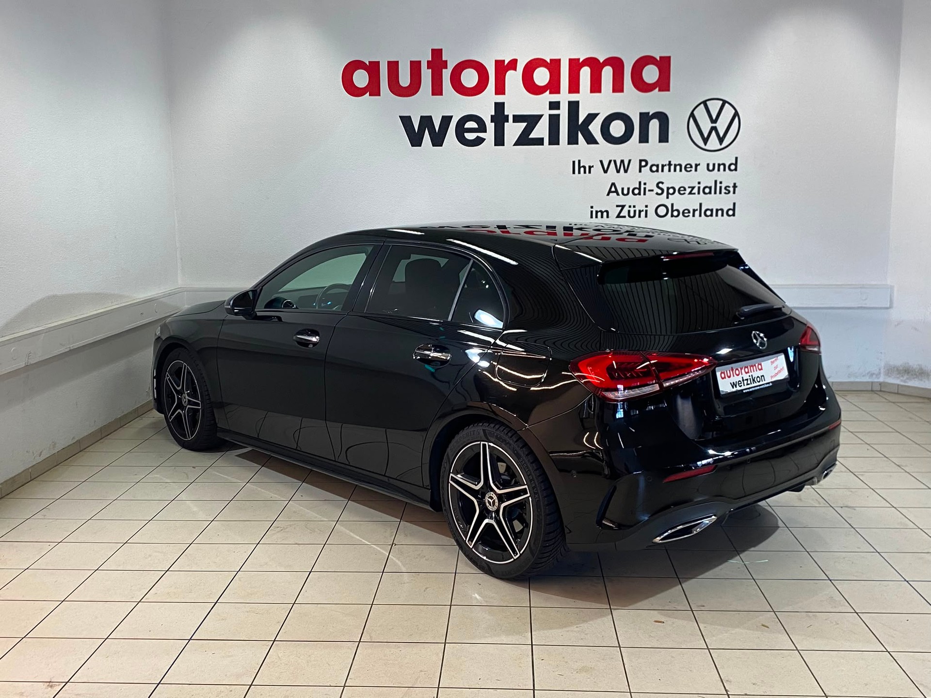 MERCEDES-BENZ A 200 AMG Line 7G-DCT-image-2