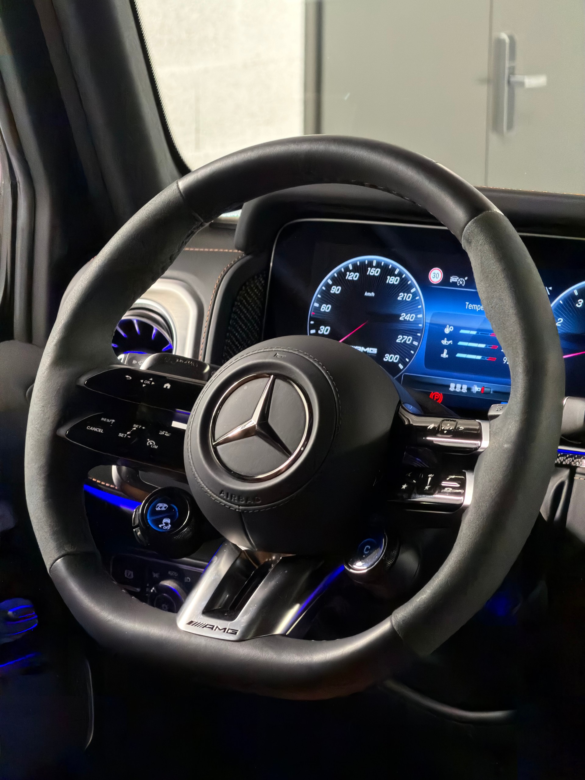 MERCEDES-BENZ G 63 AMG 9G-Tronic-image-24