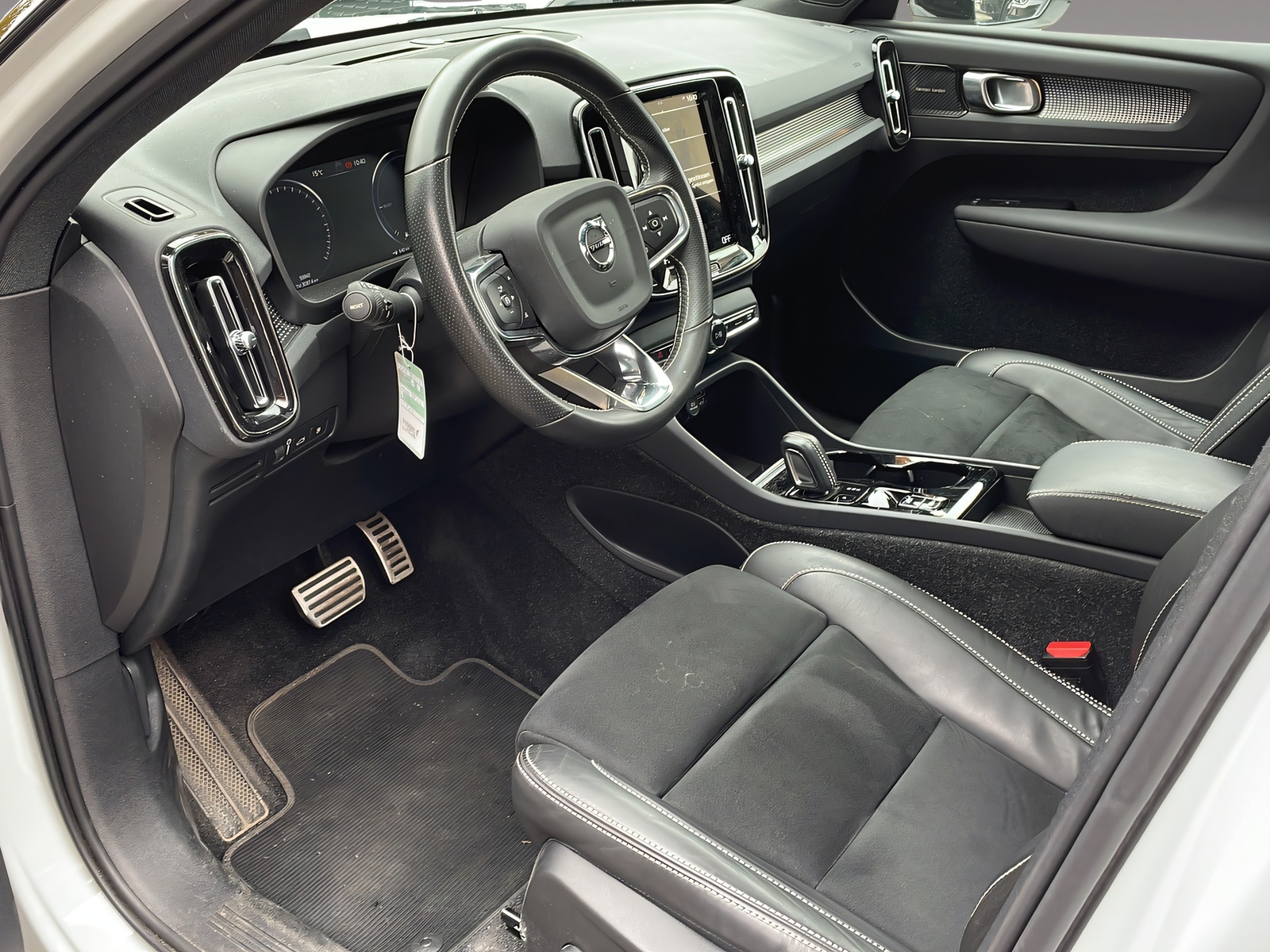 VOLVO XC40 1.5 T5 PiH R-Design-image-5