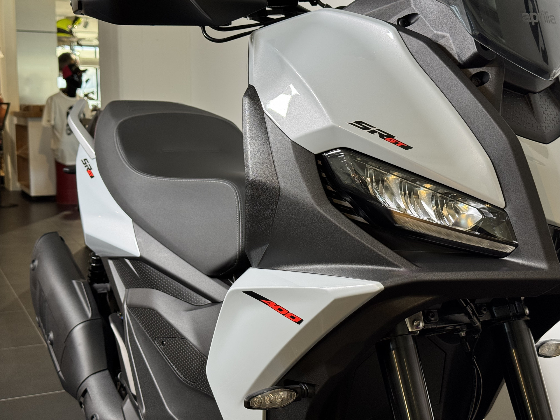 APRILIA SR GT 400-showroom-element-2