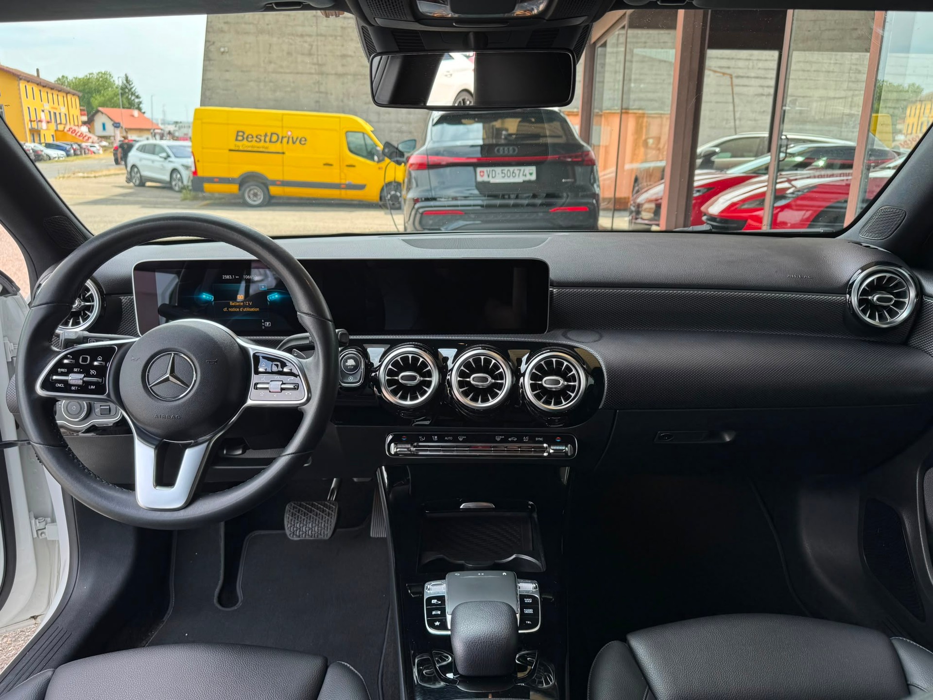 MERCEDES-BENZ A 200 Progressive 7G-DCT-image-8