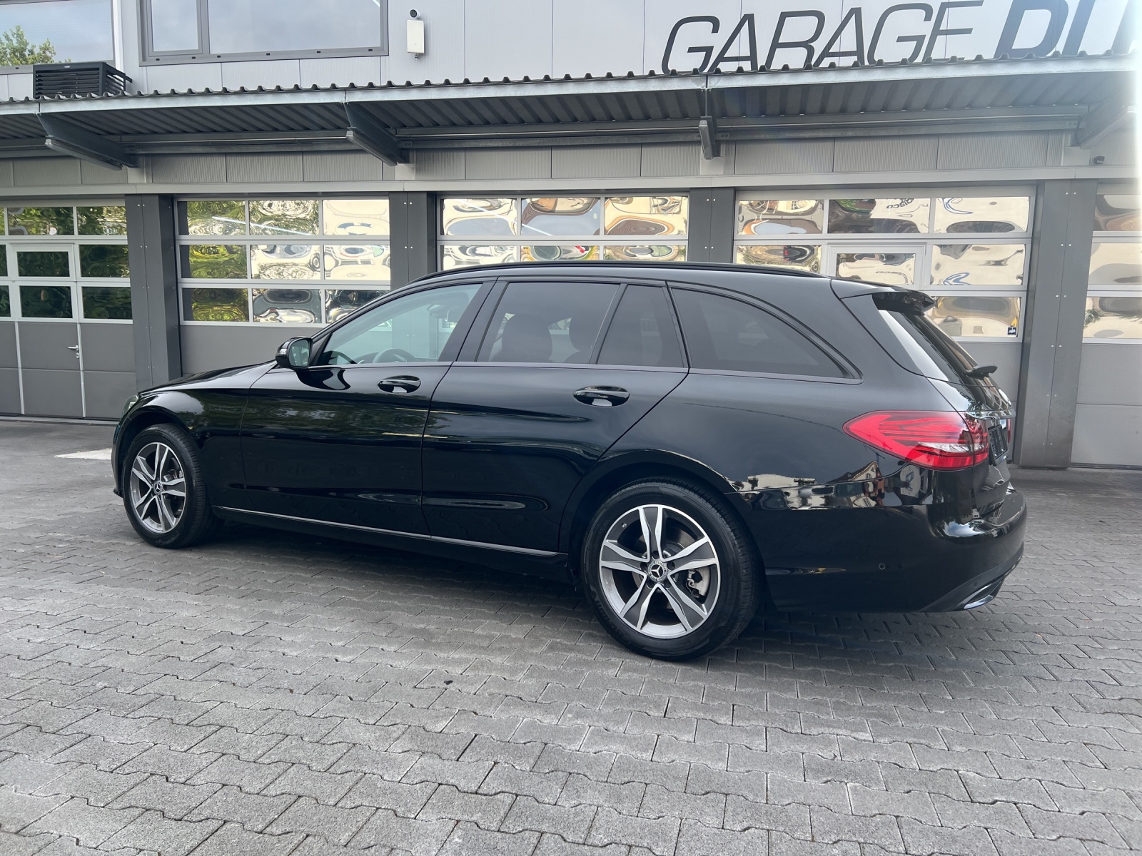MERCEDES-BENZ C 200 Swiss Star Avantgarde 4M 9G-Tronic-showroom-element-2
