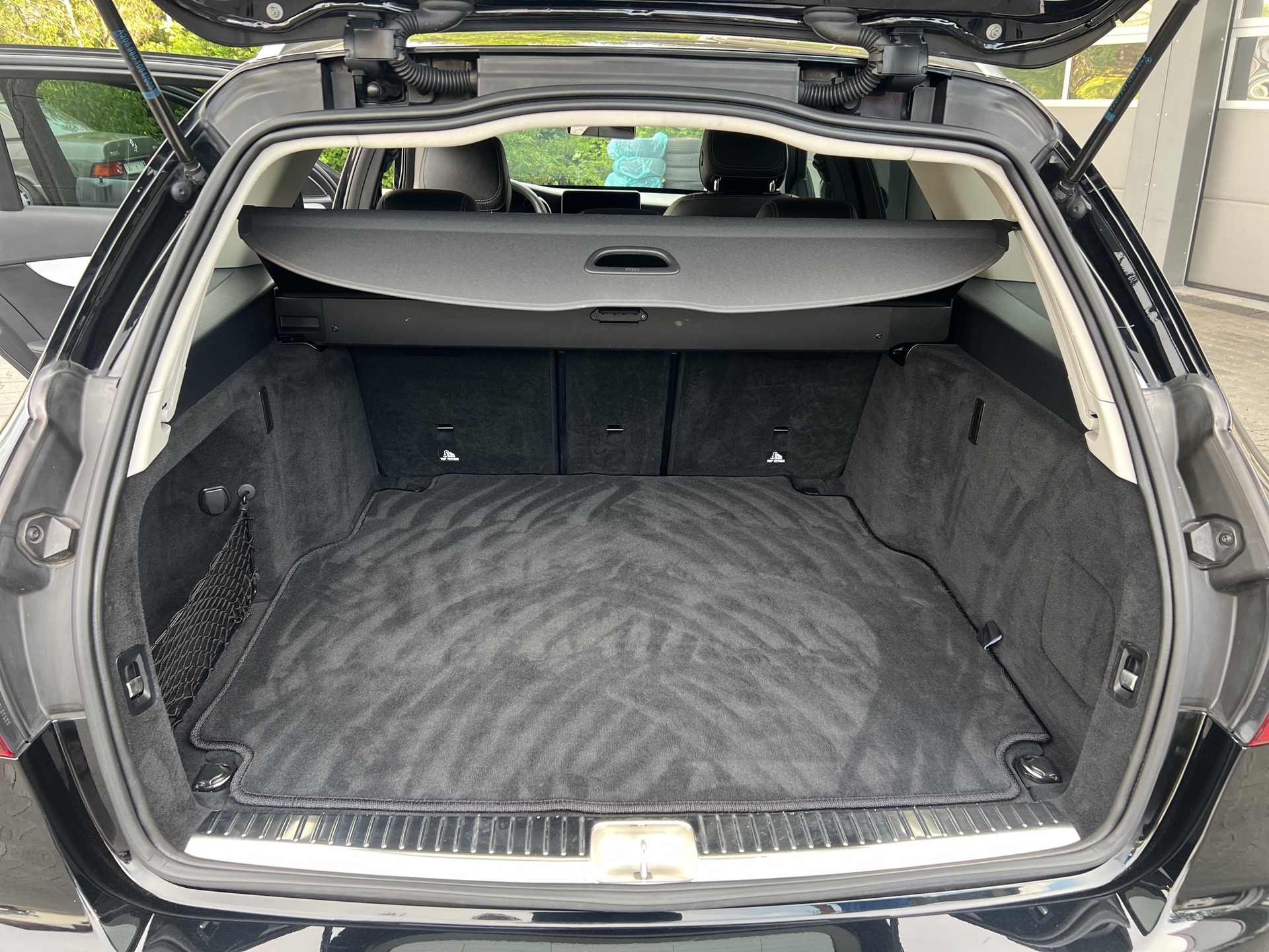 MERCEDES-BENZ C 200 Swiss Star Avantgarde 4M 9G-Tronic-image-8