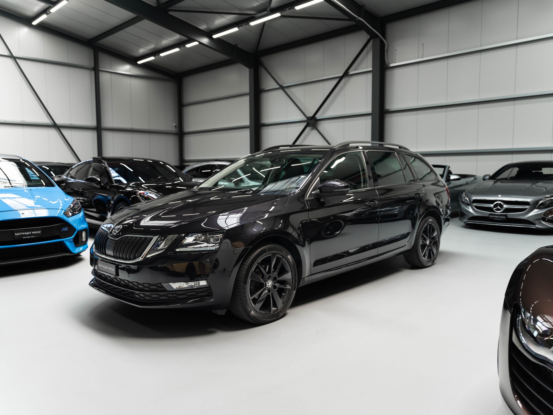 SKODA Octavia Combi 1.6 TDI Ambition DSG-image-0