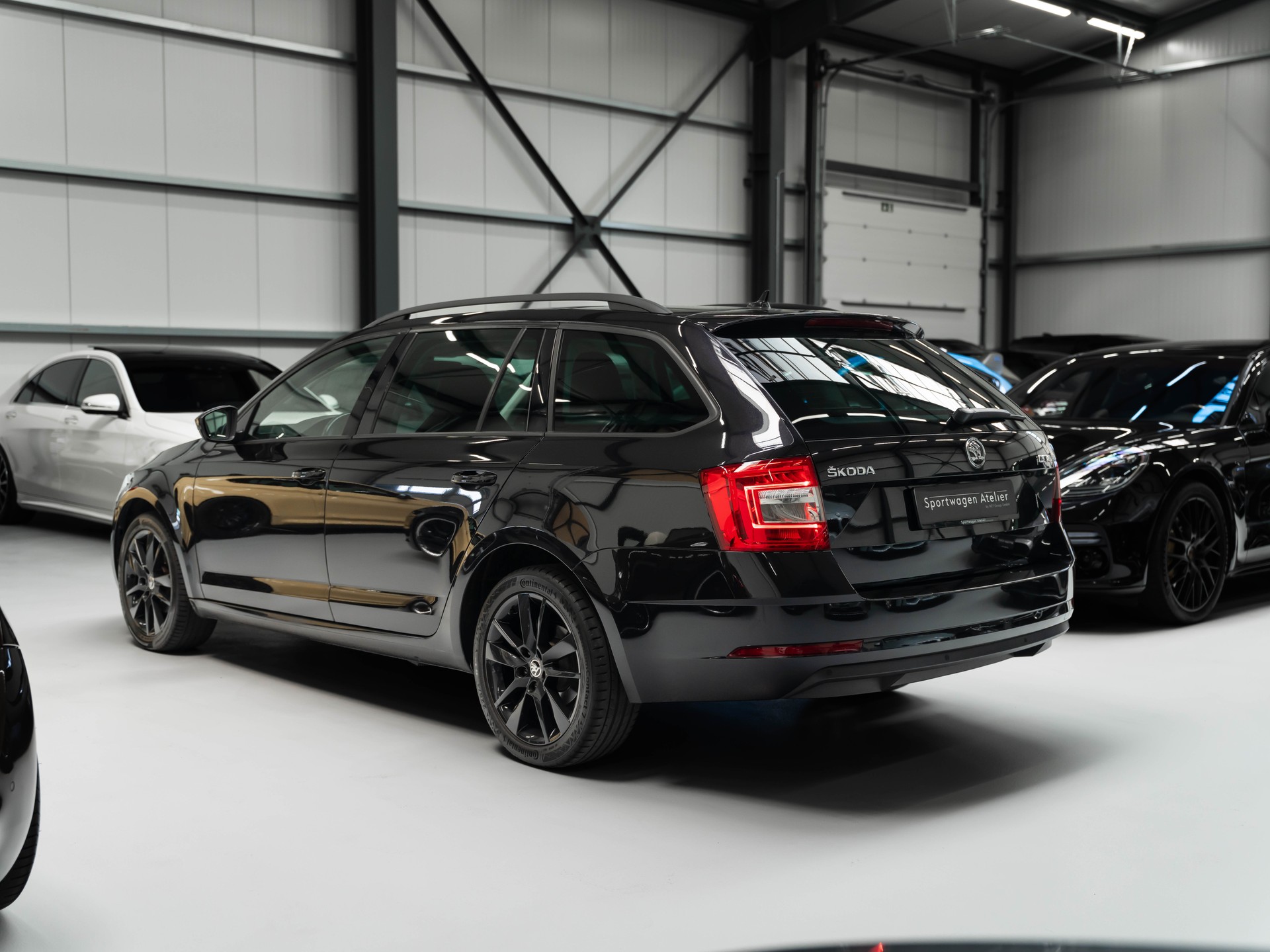 SKODA Octavia Combi 1.6 TDI Ambition DSG-image-1