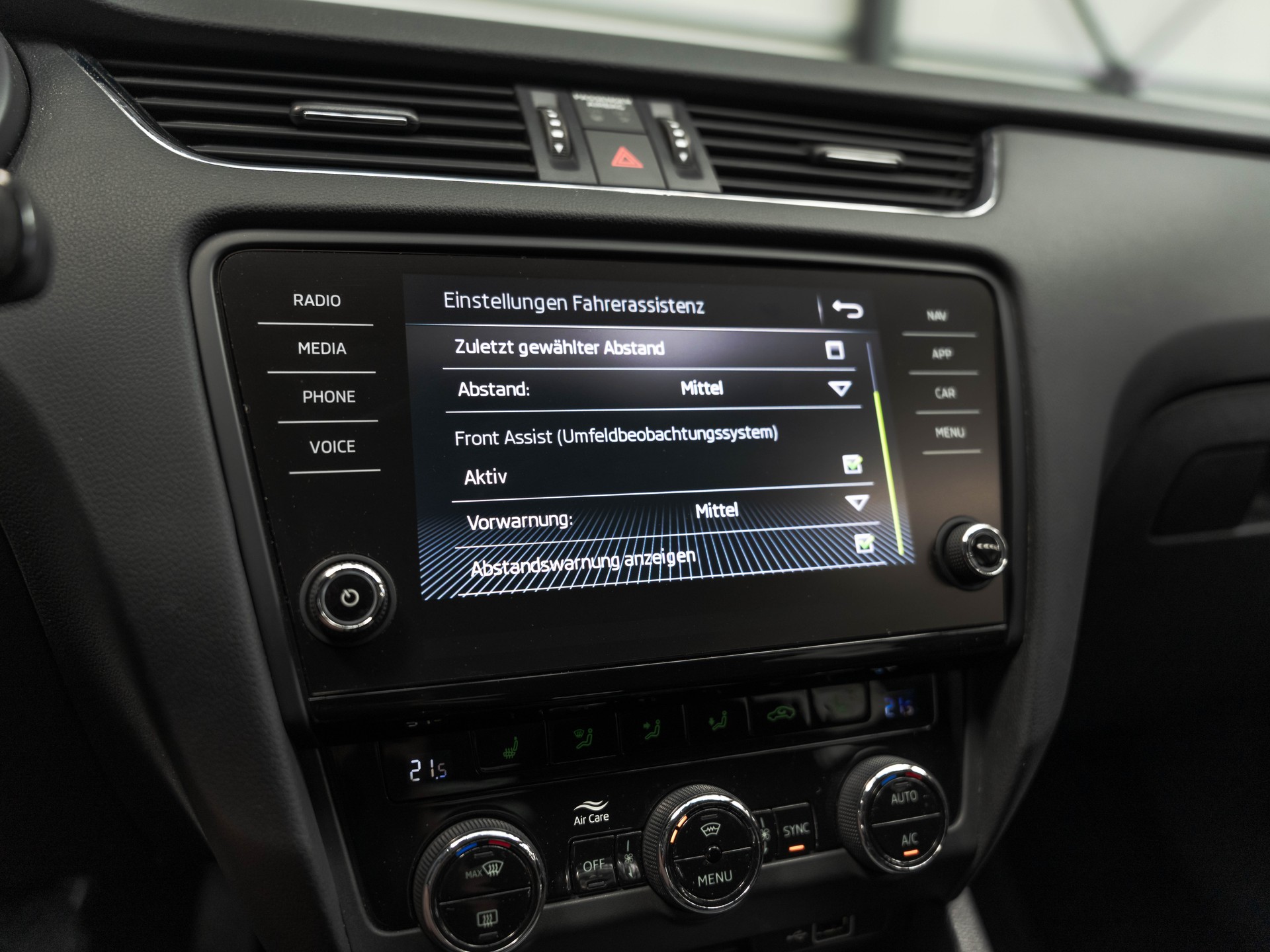 SKODA Octavia Combi 1.6 TDI Ambition DSG-image-26