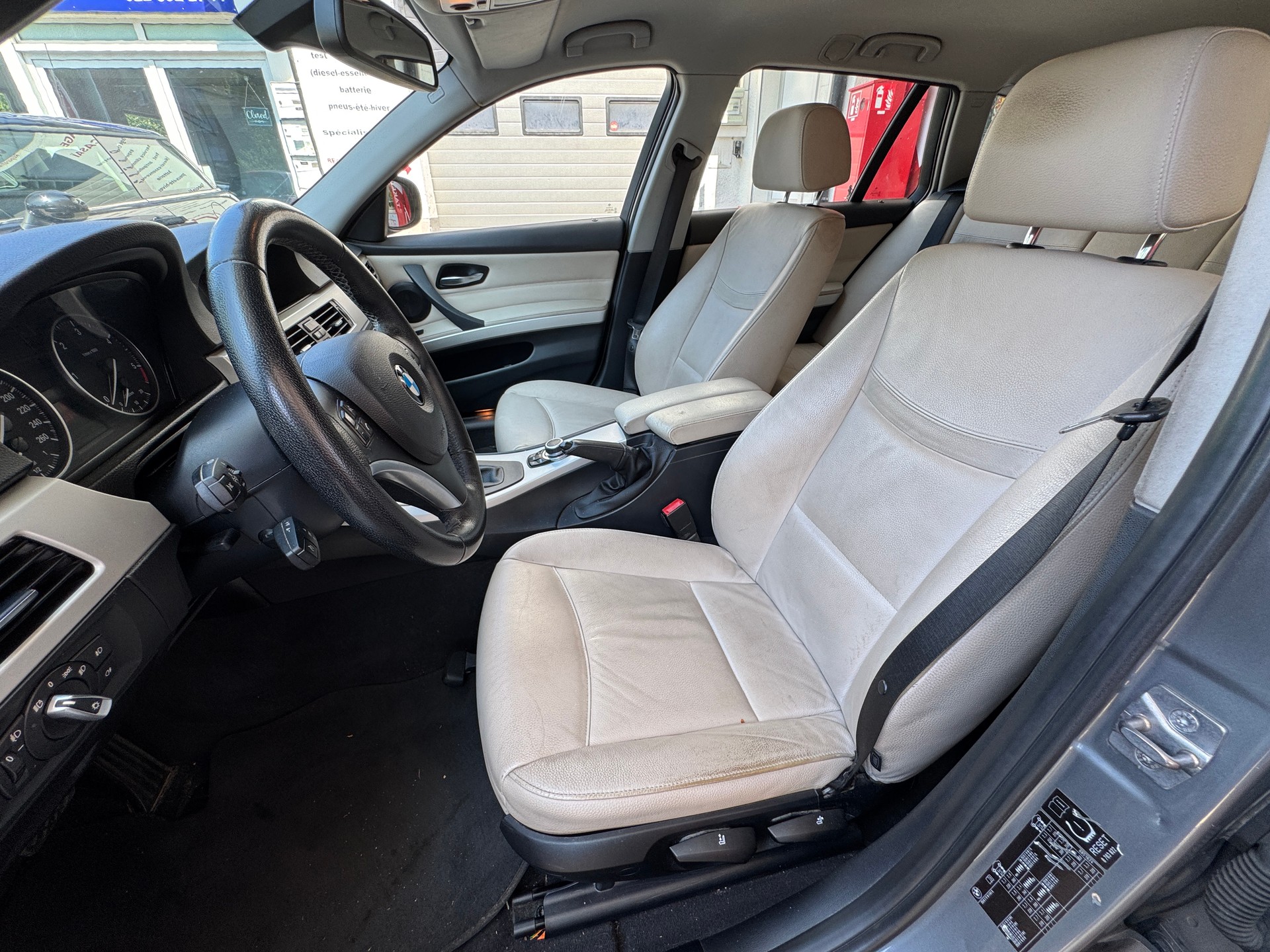 BMW 320d xDrive Touring Steptronic-image-6