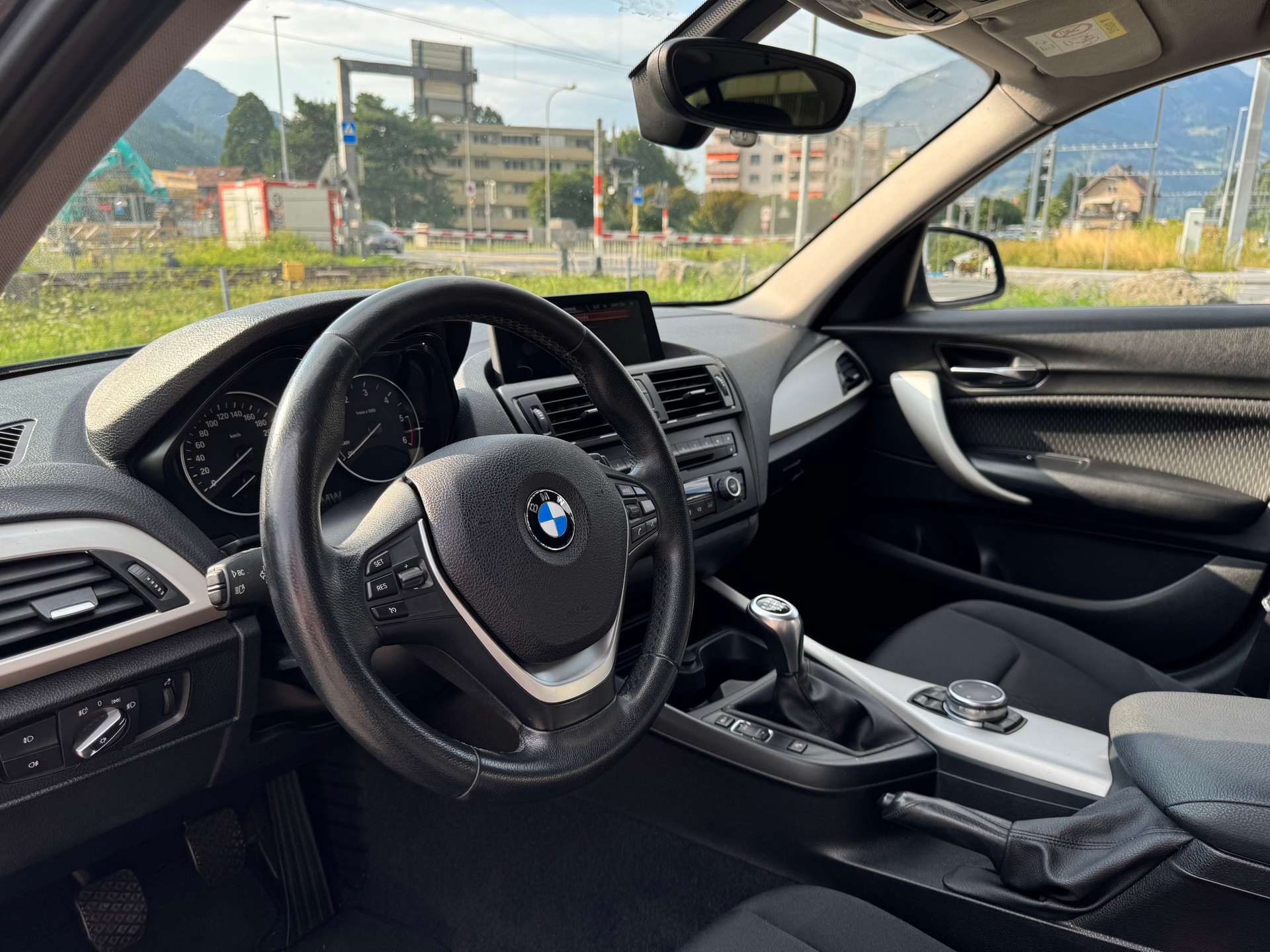 BMW 118d xDrive-image-8