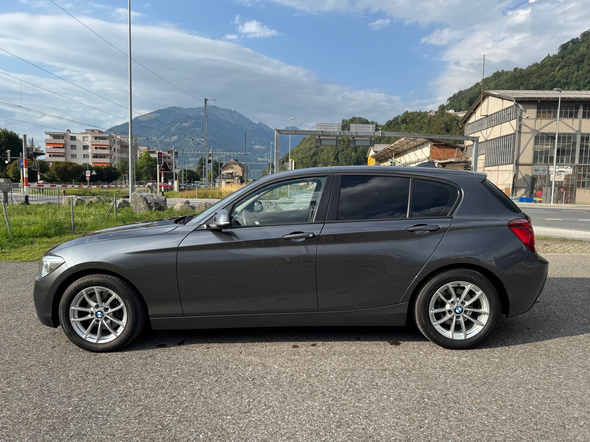 BMW 118d xDrive-image-6