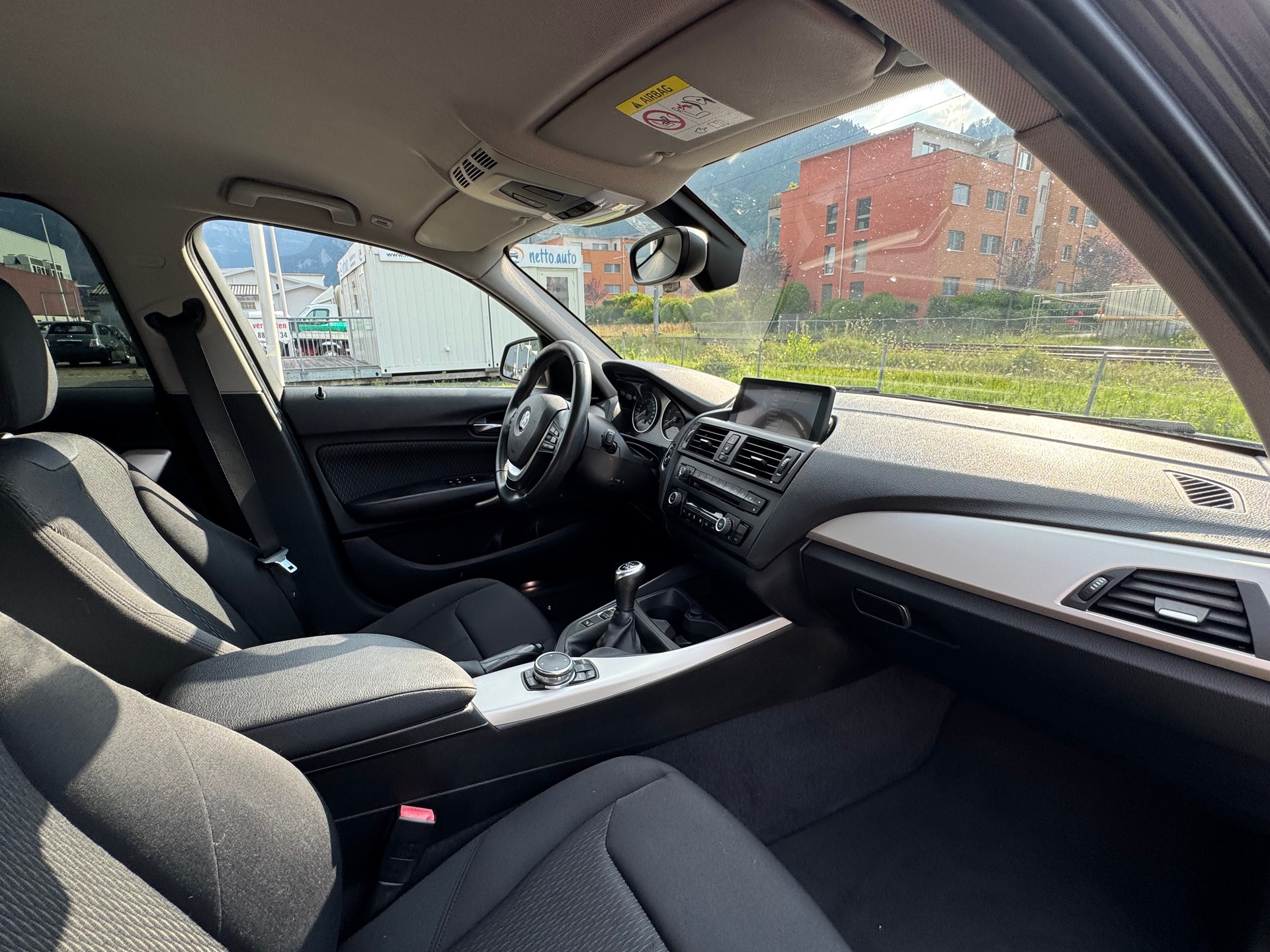 BMW 118d xDrive-image-10
