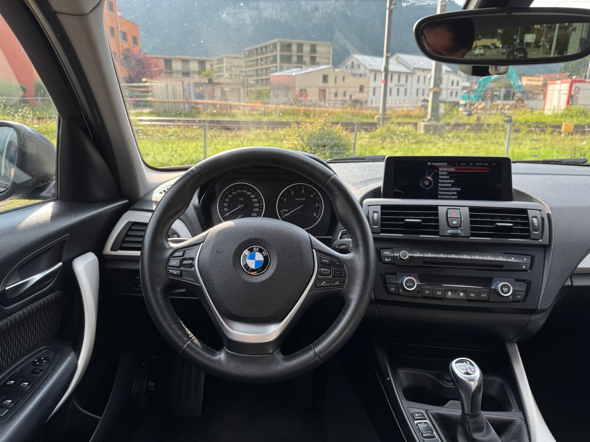 BMW 118d xDrive-image-9