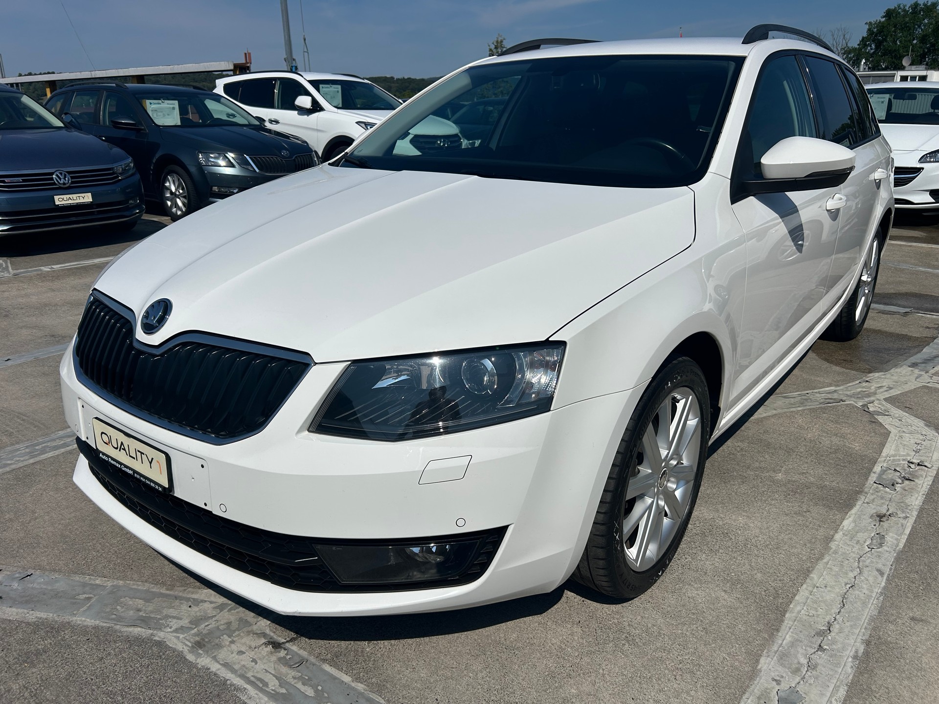 SKODA Octavia Combi 2.0 TDI Style-image-0