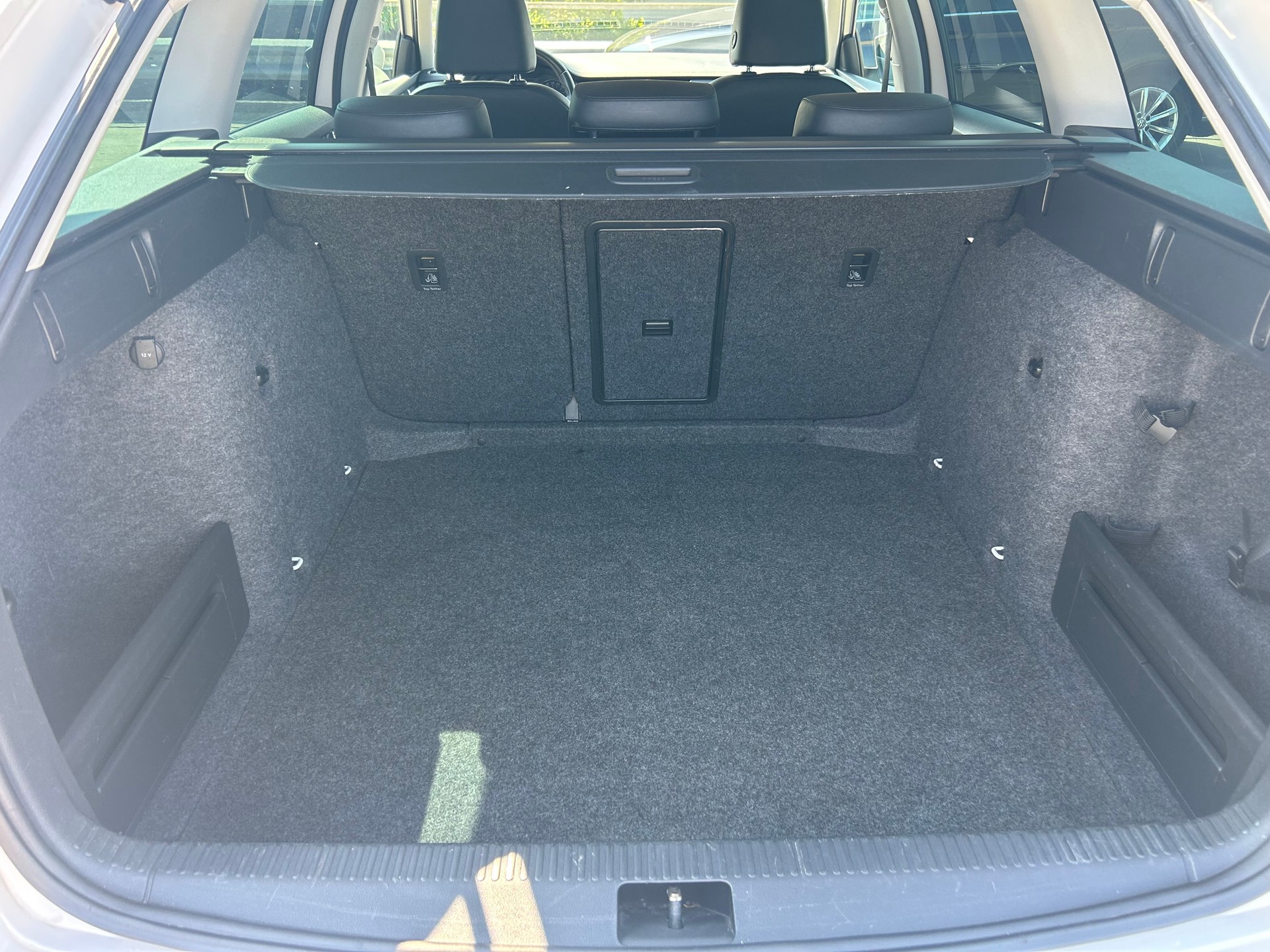 SKODA Octavia Combi 2.0 TDI Style-image-9