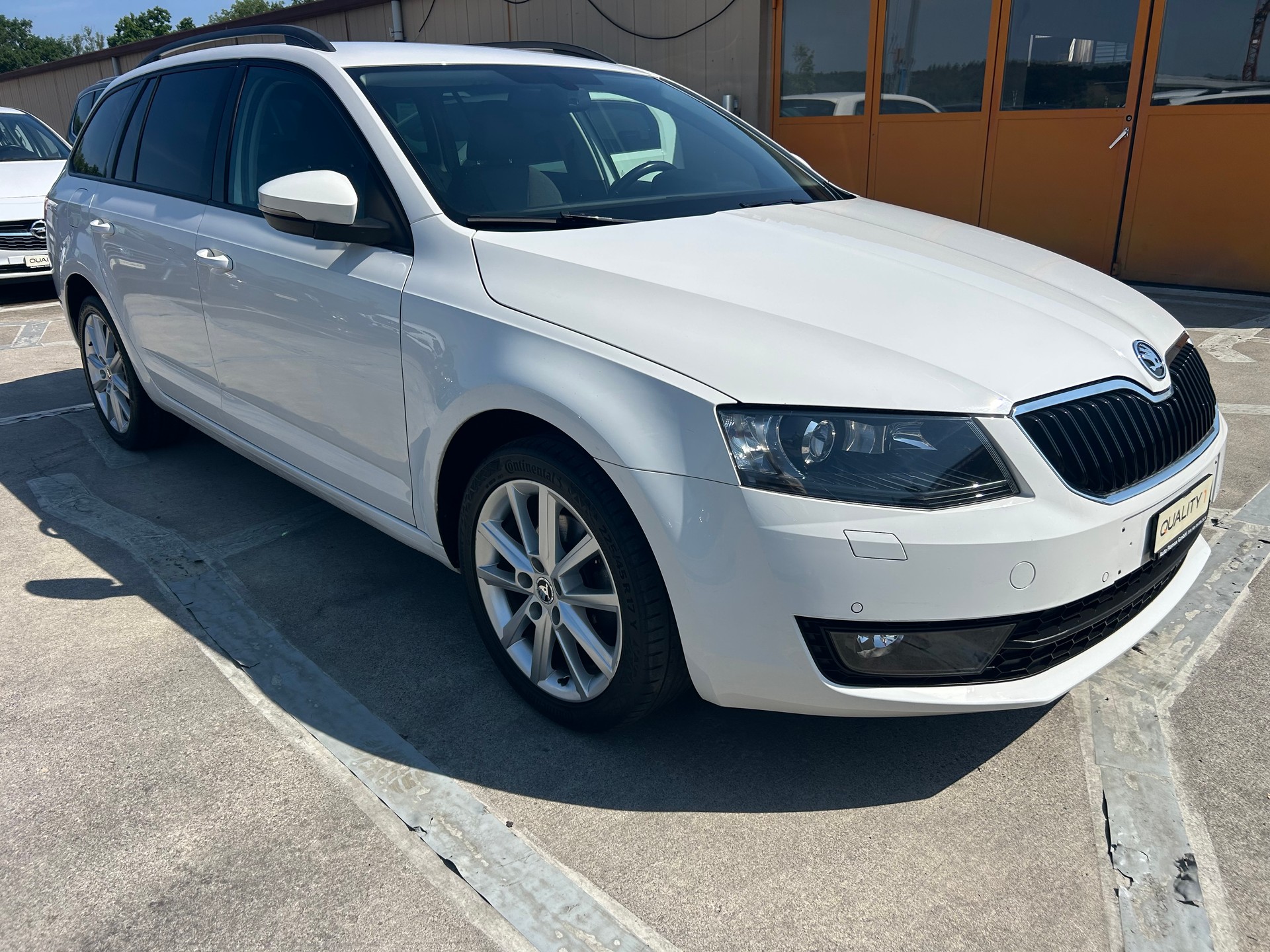 SKODA Octavia Combi 2.0 TDI Style-image-5