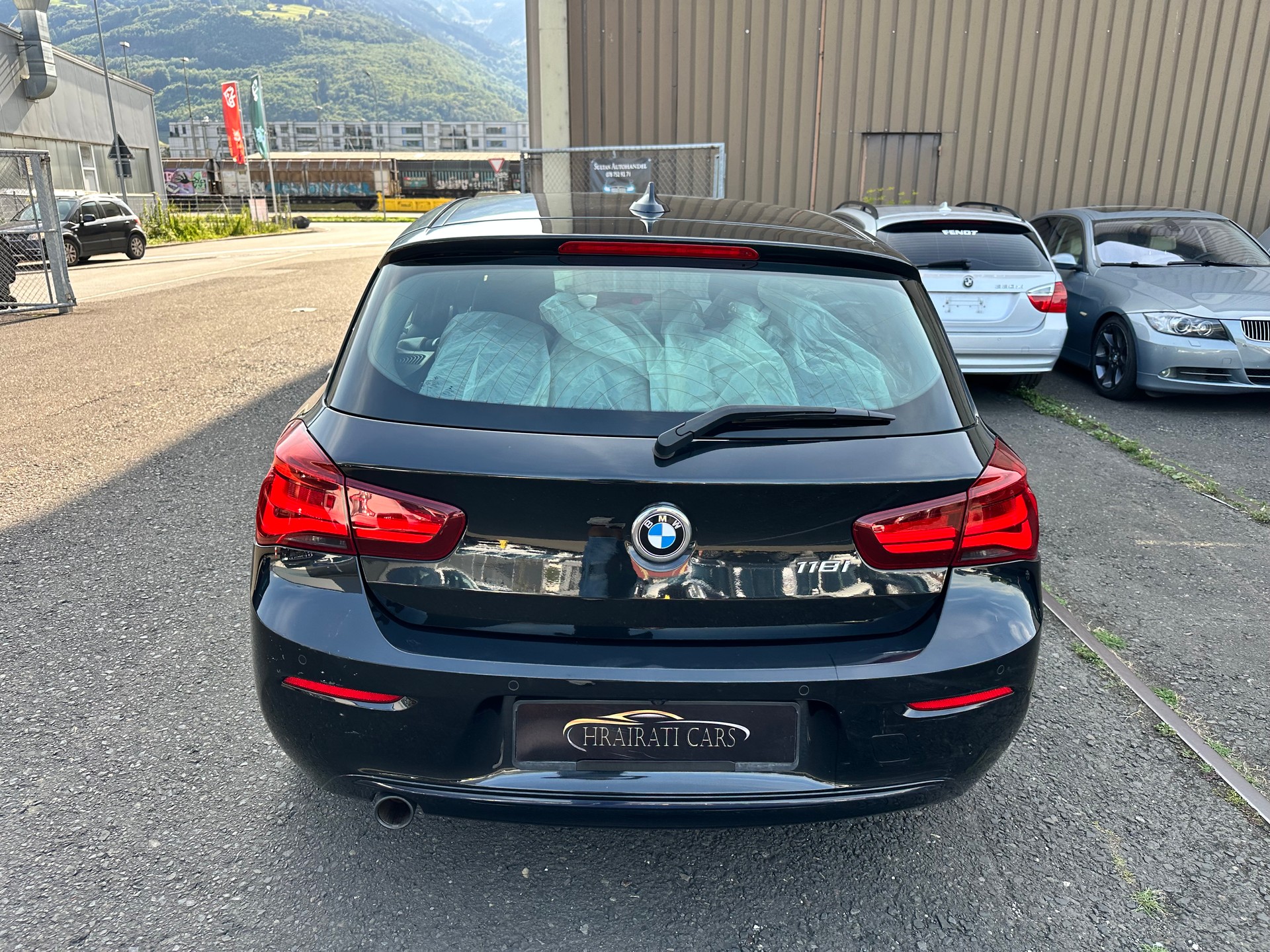 BMW 118i Essential Edition-image-5