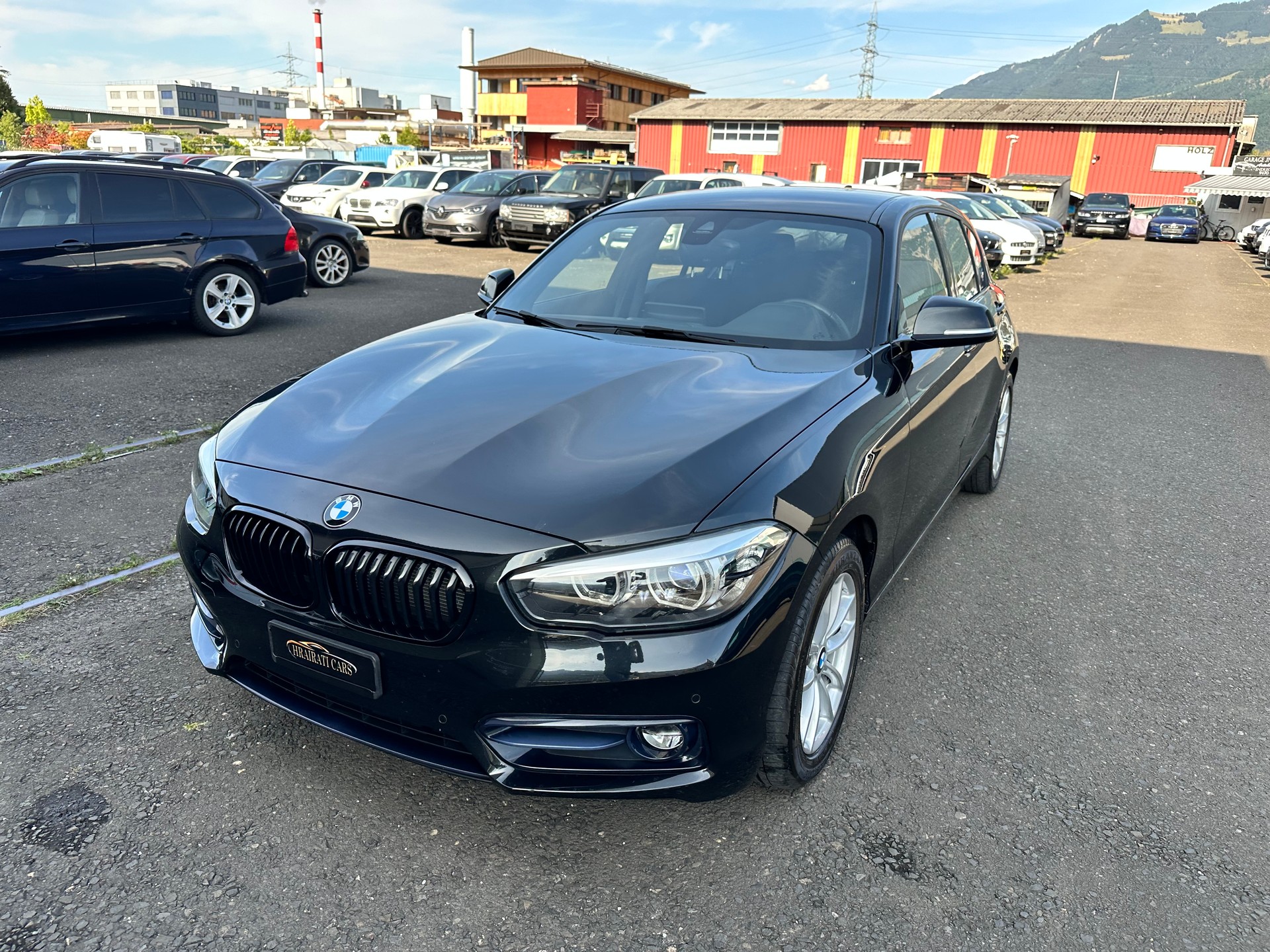 BMW 118i Essential Edition-image-2