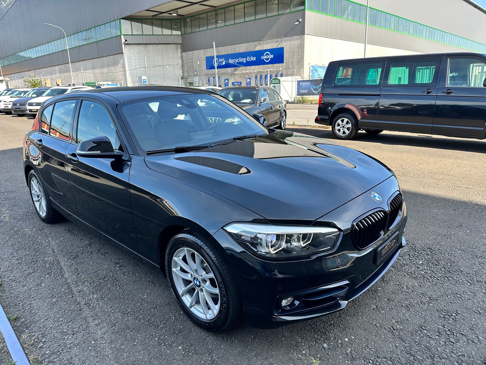 BMW 118i Essential Edition-image-1