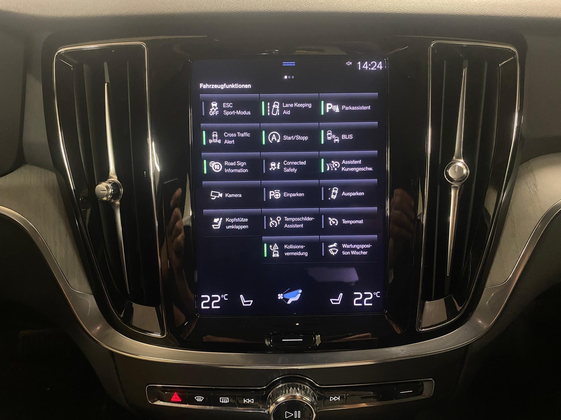 VOLVO V60 2.0 B4 Inscription-image-12
