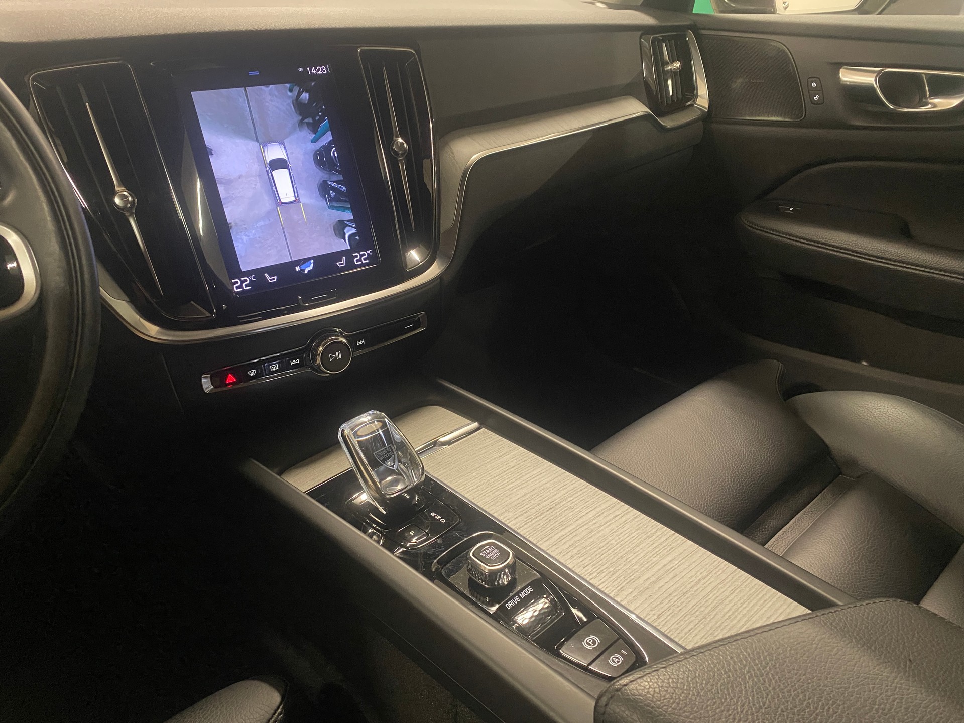 VOLVO V60 2.0 B4 Inscription-image-11