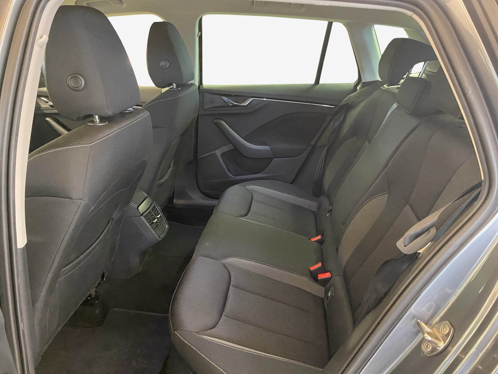 SKODA Kamiq 1.0 TSI Tour-image-11